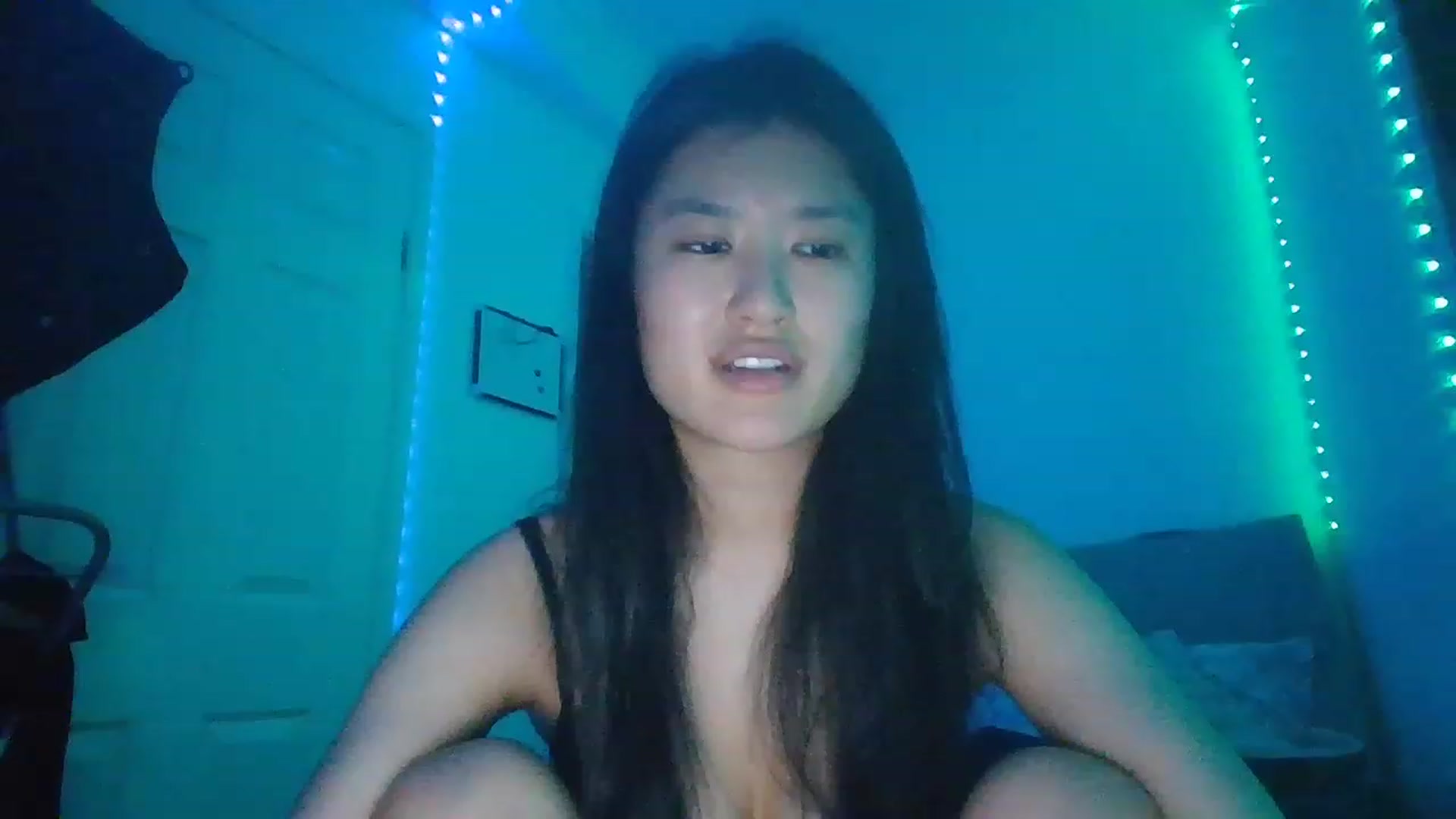 Gallery image thumbnail from Nomi_20's myfreecams stream on, 12/19/2022, 01:57 image 14 of 20
