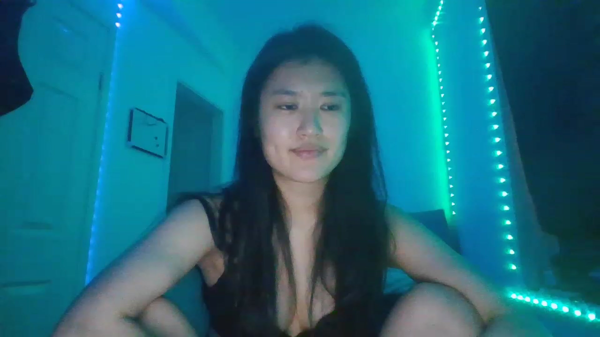 Gallery image thumbnail from Nomi_20's myfreecams stream on, 12/19/2022, 04:15 image 17 of 20