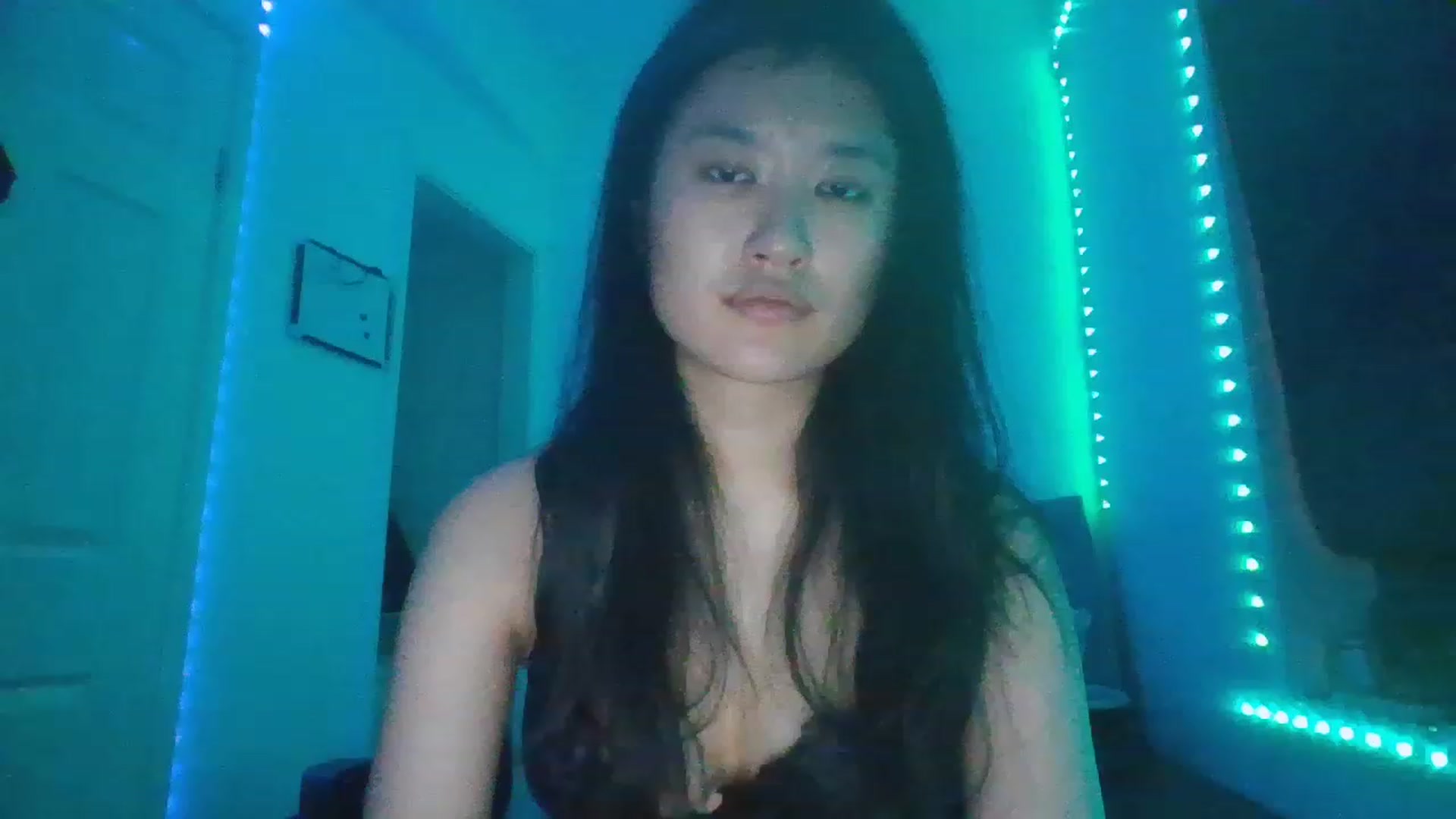 Gallery image thumbnail from Nomi_20's myfreecams stream on, 12/19/2022, 04:15 image 2 of 20