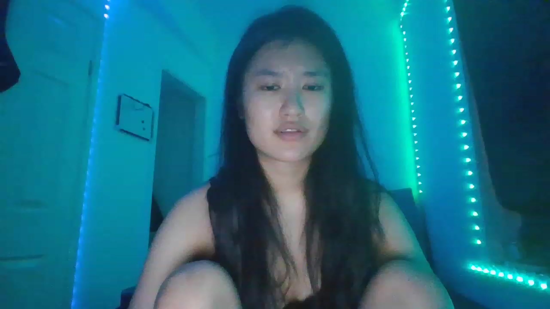 Gallery image thumbnail from Nomi_20's myfreecams stream on, 12/19/2022, 04:15 image 4 of 20