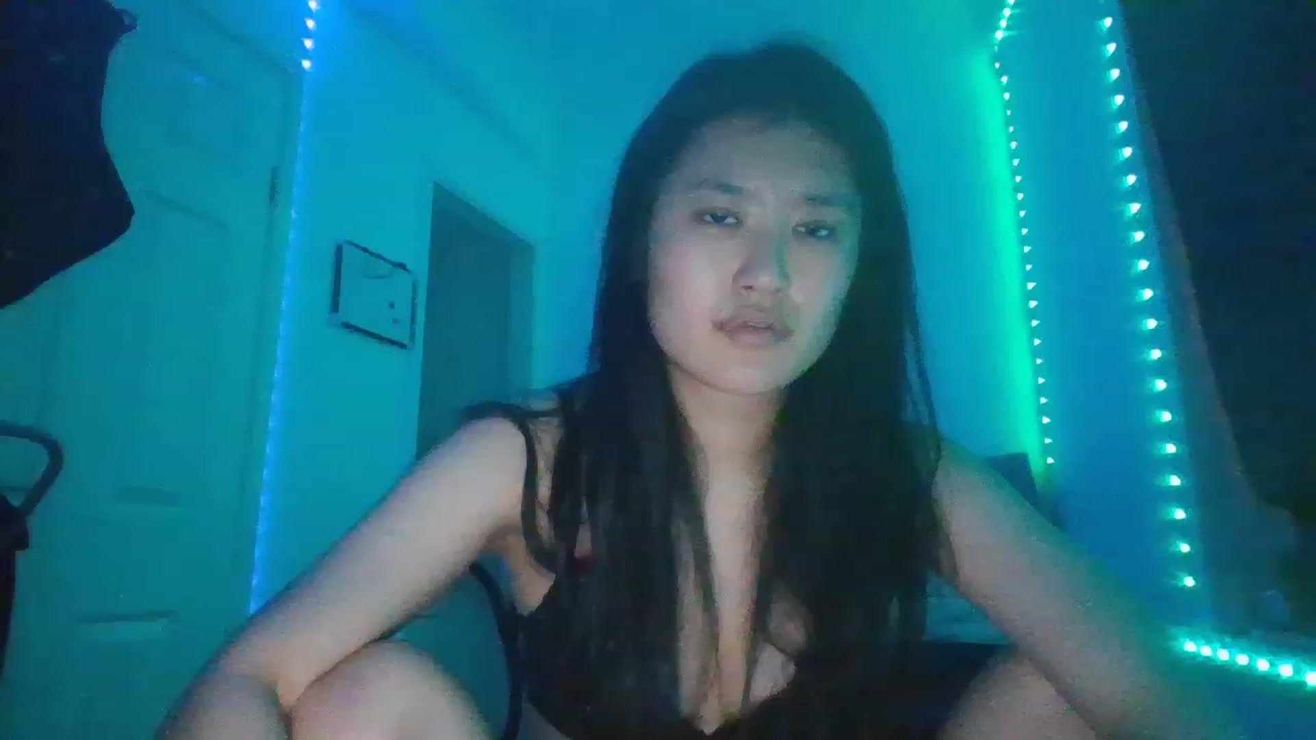 Gallery image thumbnail from Nomi_20's myfreecams stream on, 12/19/2022, 04:15 image 18 of 20