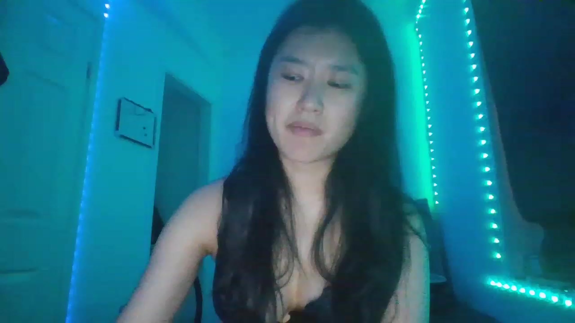 Gallery image thumbnail from Nomi_20's myfreecams stream on, 12/19/2022, 04:15 image 1 of 20