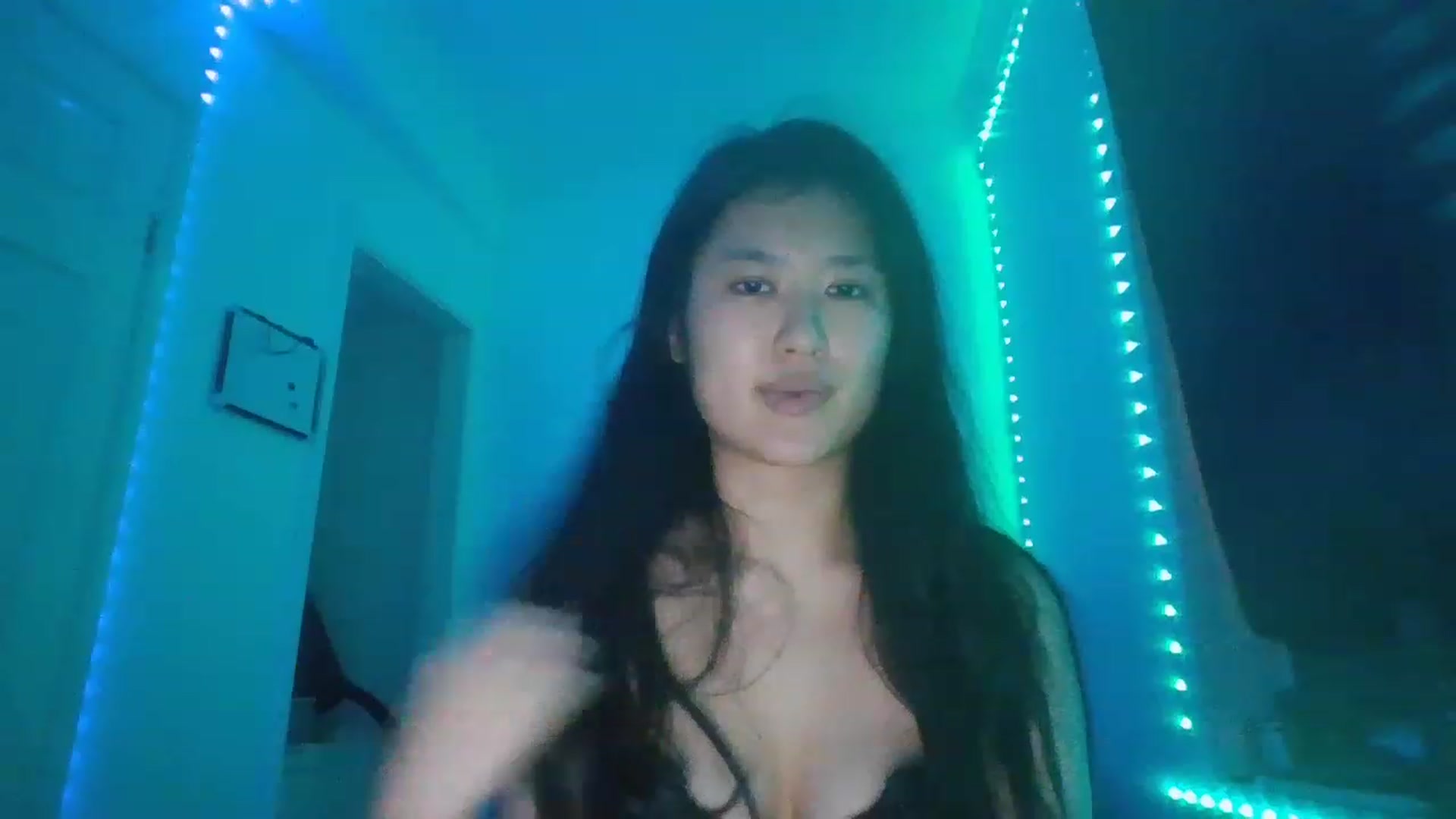 Gallery image thumbnail from Nomi_20's myfreecams stream on, 12/19/2022, 05:09 image 3 of 20