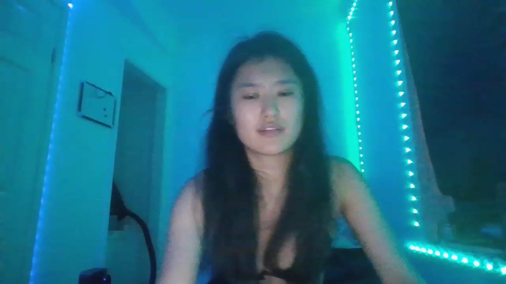 Gallery image thumbnail from Nomi_20's myfreecams stream on, 12/19/2022, 05:09 image 1 of 20