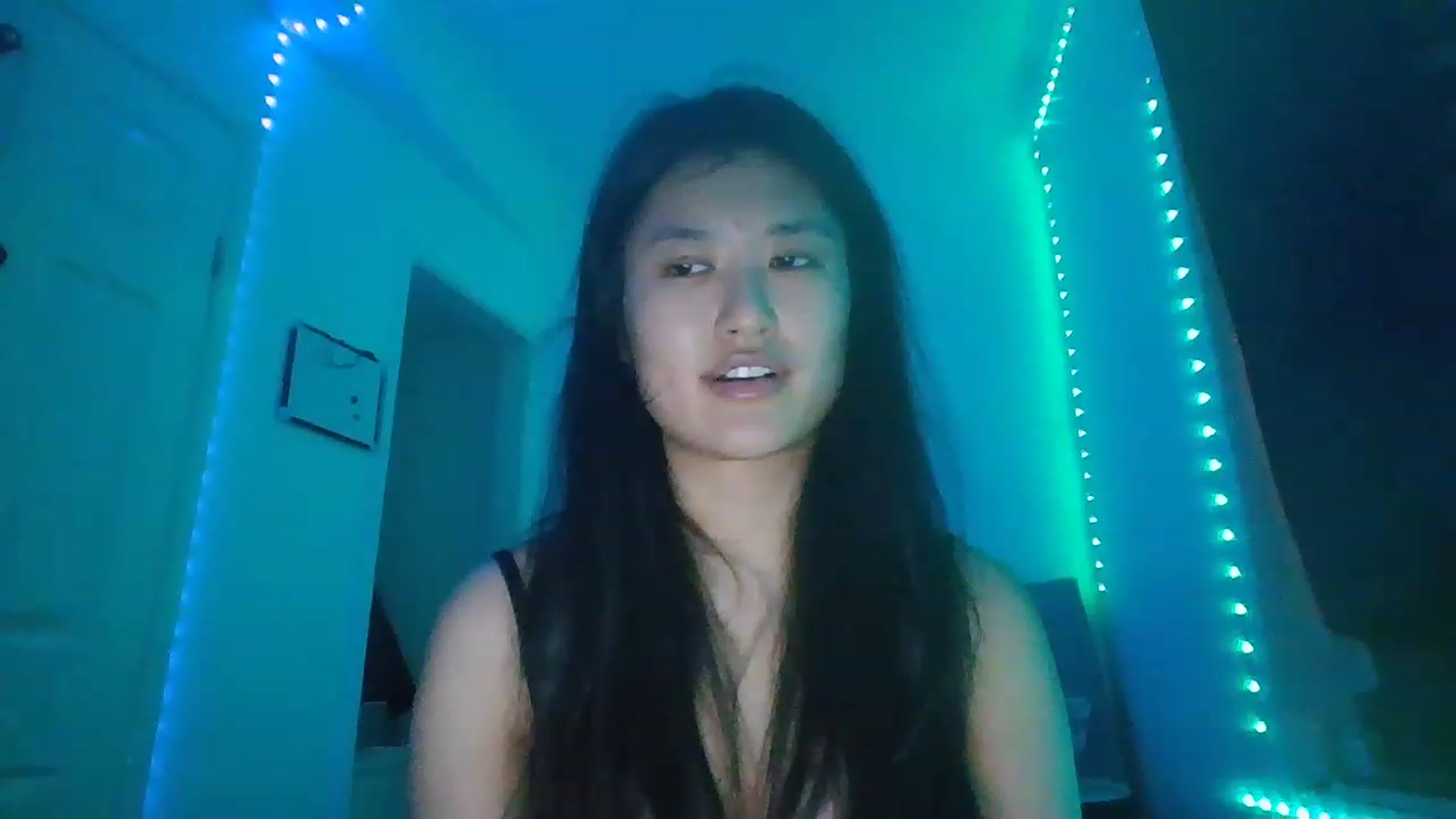Gallery image thumbnail from Nomi_20's myfreecams stream on, 12/19/2022, 05:09 image 10 of 20