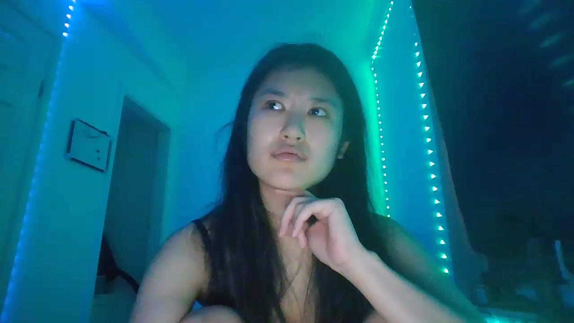 Gallery image thumbnail from Nomi_20's myfreecams stream on, 12/19/2022, 05:09 image 4 of 20