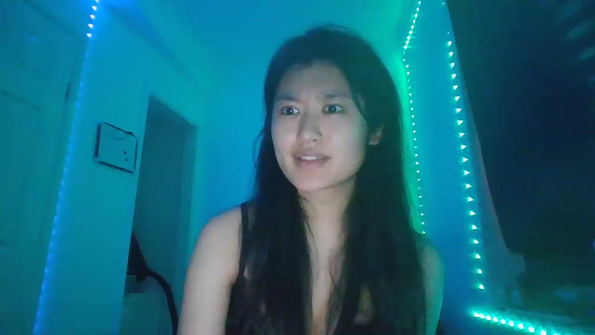 Gallery image thumbnail from Nomi_20's myfreecams stream on, 12/19/2022, 07:03 image 14 of 20