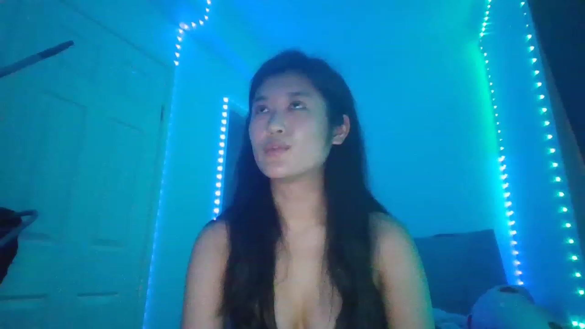 Gallery image thumbnail from Nomi_20's myfreecams stream on, 12/21/2022, 07:14 image 6 of 20