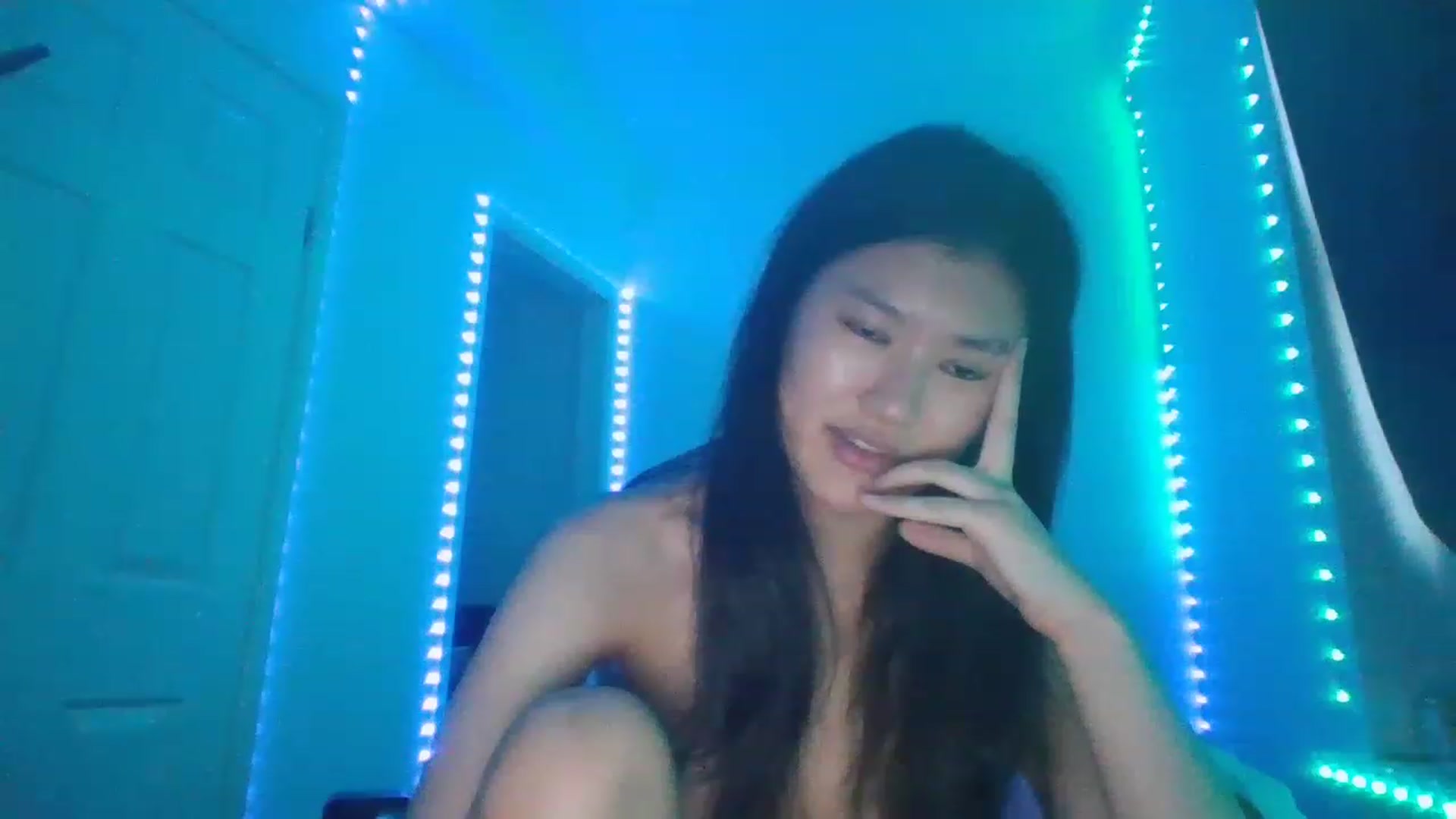 Gallery image thumbnail from Nomi_20's myfreecams stream on, 12/21/2022, 10:07 image 3 of 20