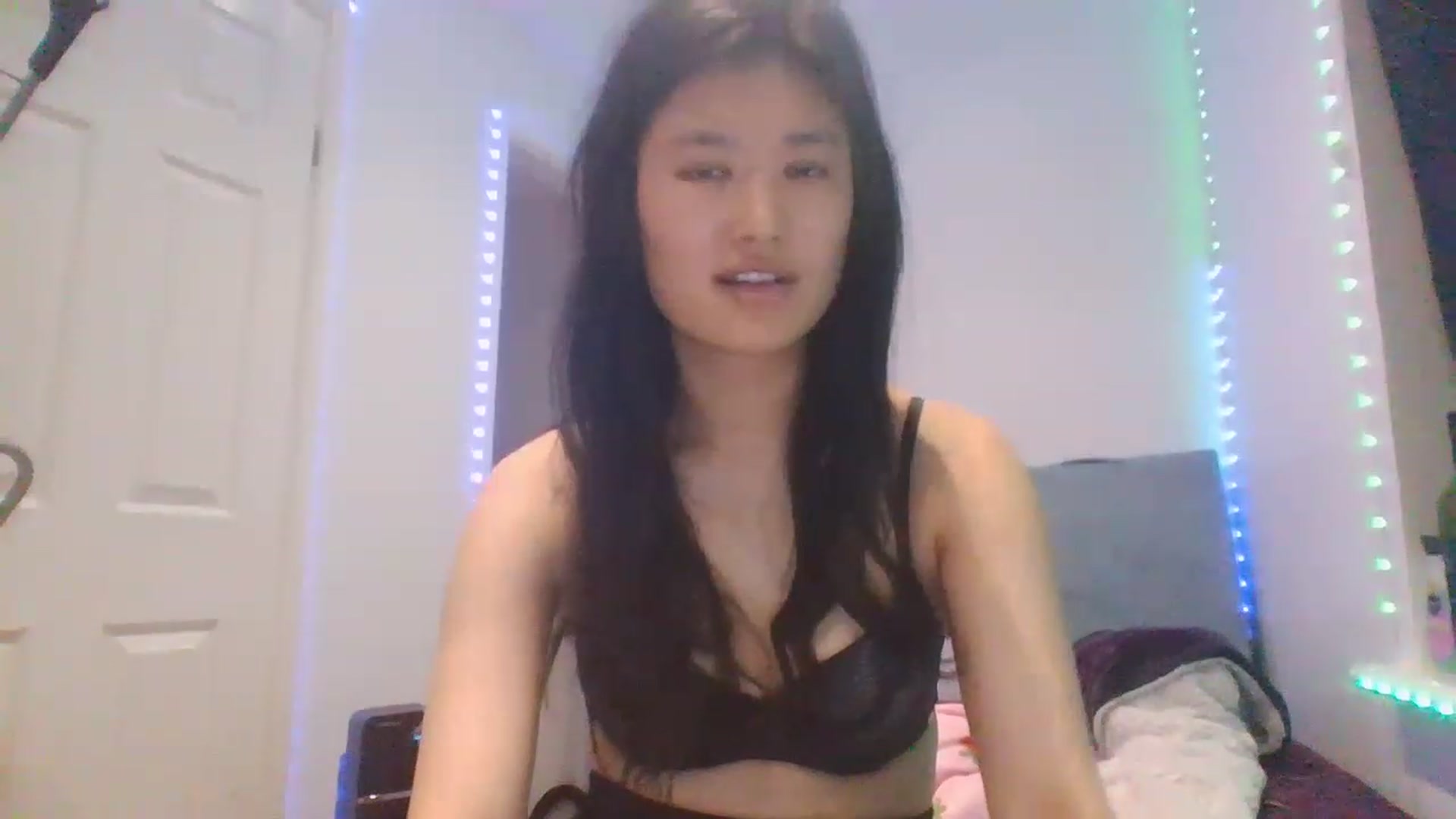 Gallery image thumbnail from Nomi_20's myfreecams stream on, 12/23/2022, 03:15 image 15 of 20