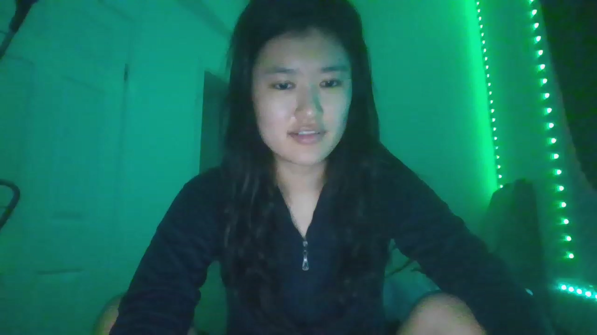 Gallery image thumbnail from Nomi_20's myfreecams stream on, 12/25/2022, 05:11 image 1 of 20