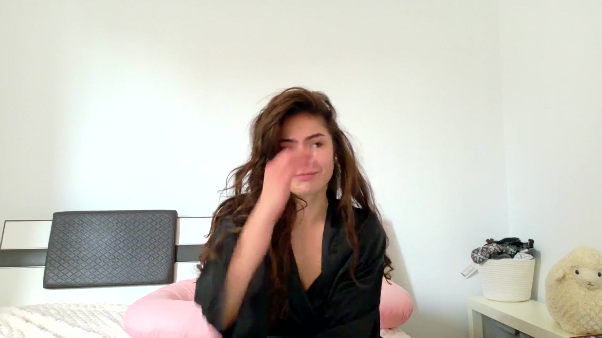 Gallery image thumbnail from Nonameeeeee's myfreecams stream on, 04/11/2026, 07:48 image 10 of 20