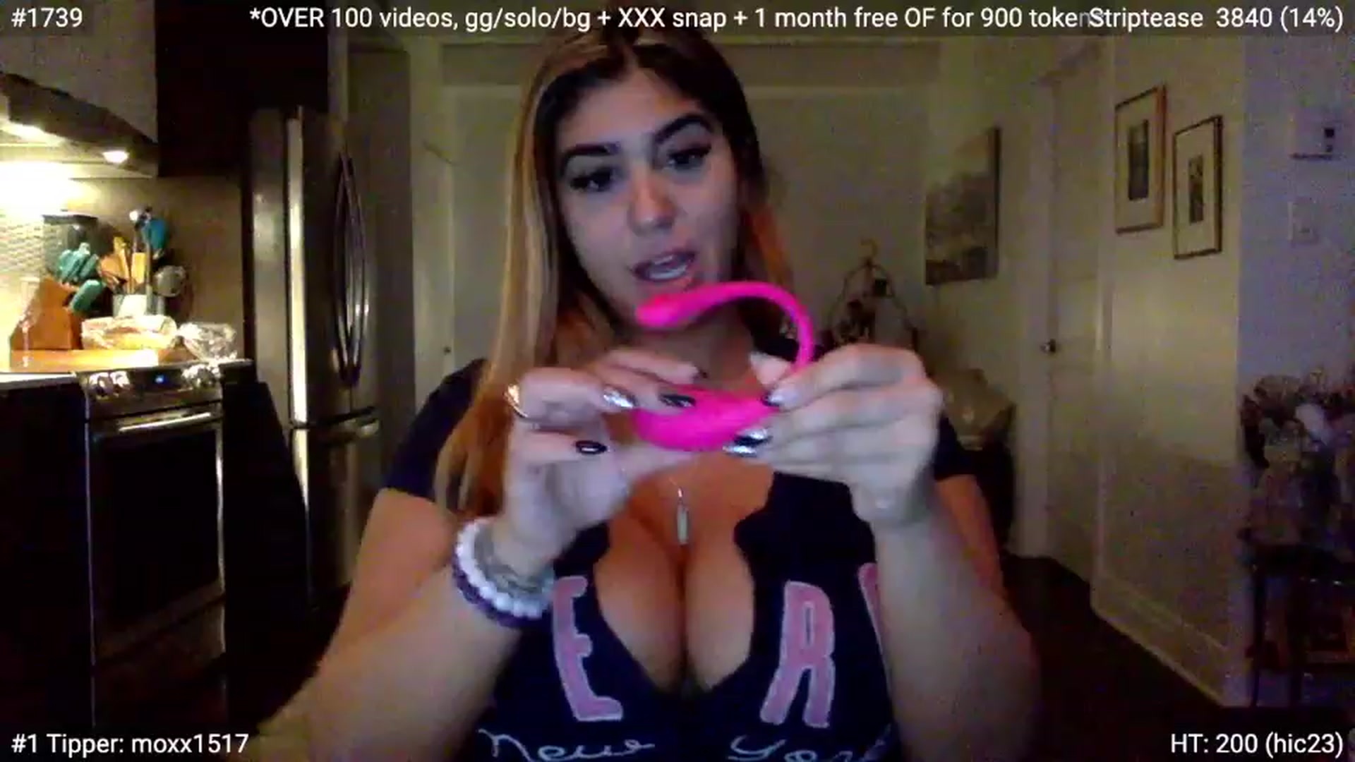 Gallery image thumbnail from NoraCharm's myfreecams stream on, 12/07/2022, 21:19 image 13 of 20