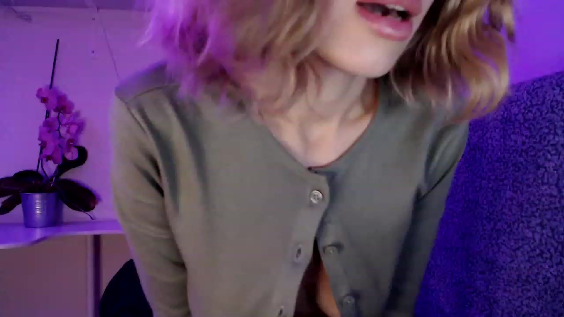 Gallery image thumbnail from Nora_Sweet's myfreecams stream on, 11/14/2022, 12:53 image 17 of 20