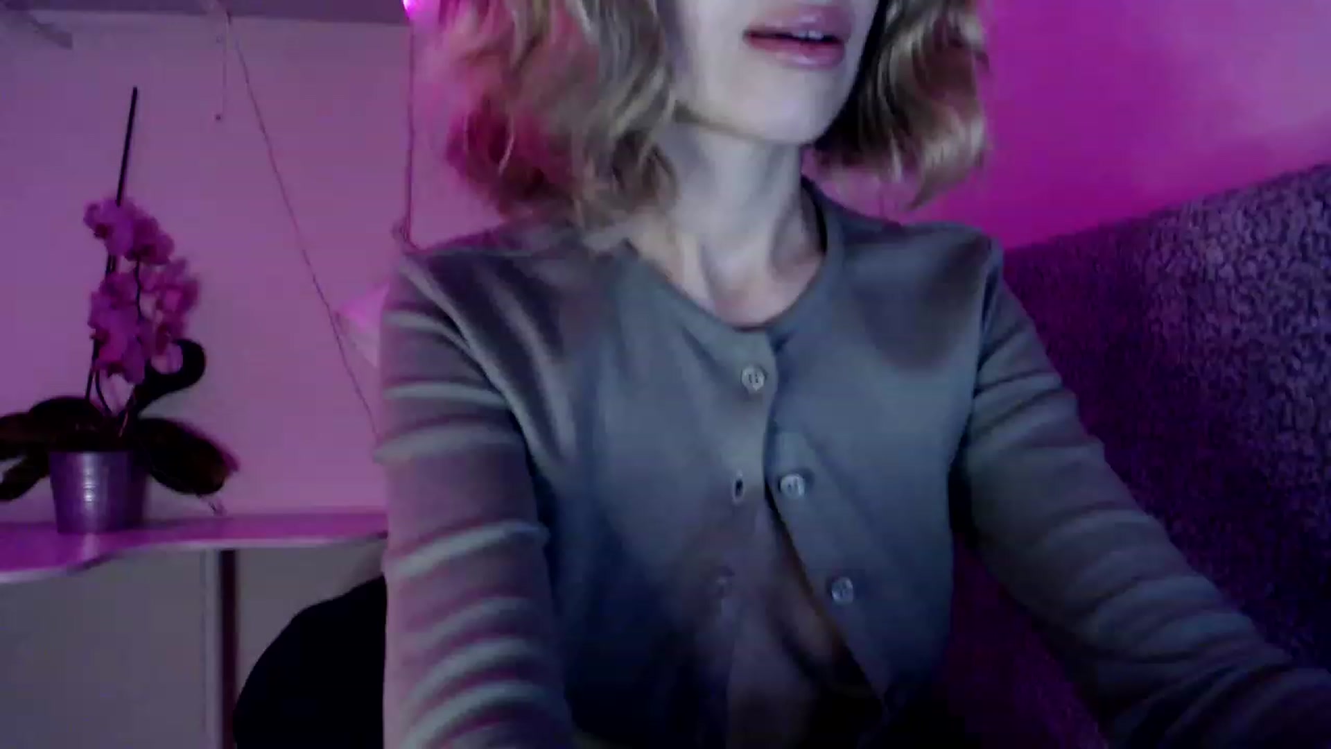 Gallery image thumbnail from Nora_Sweet's myfreecams stream on, 11/14/2022, 12:53 image 16 of 20