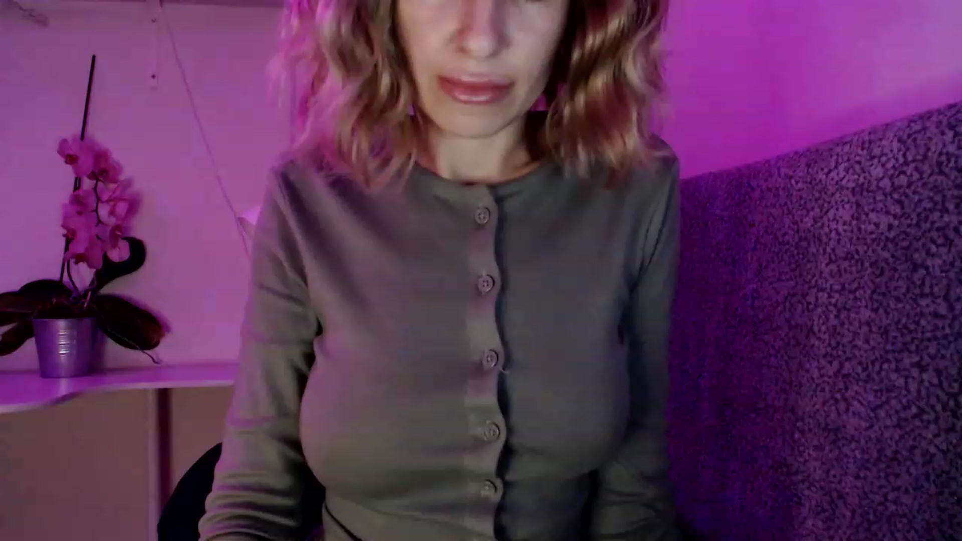 Gallery image thumbnail from Nora_Sweet's myfreecams stream on, 11/14/2022, 13:45 image 10 of 20