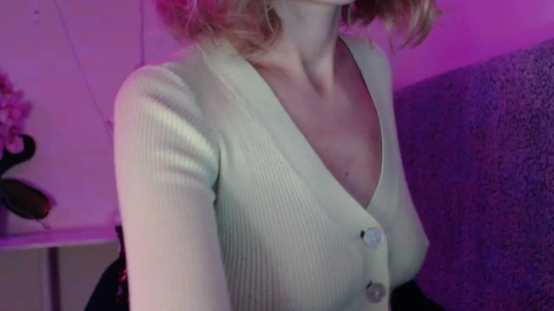 Gallery image thumbnail from Nora_Sweet's myfreecams stream on, 11/15/2022, 13:40 image 17 of 20