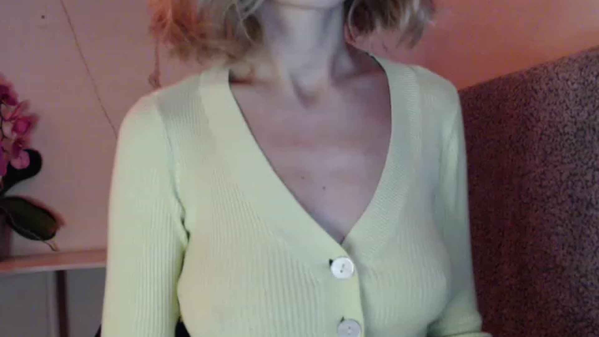 Gallery image thumbnail from Nora_Sweet's myfreecams stream on, 11/15/2022, 13:40 image 12 of 20