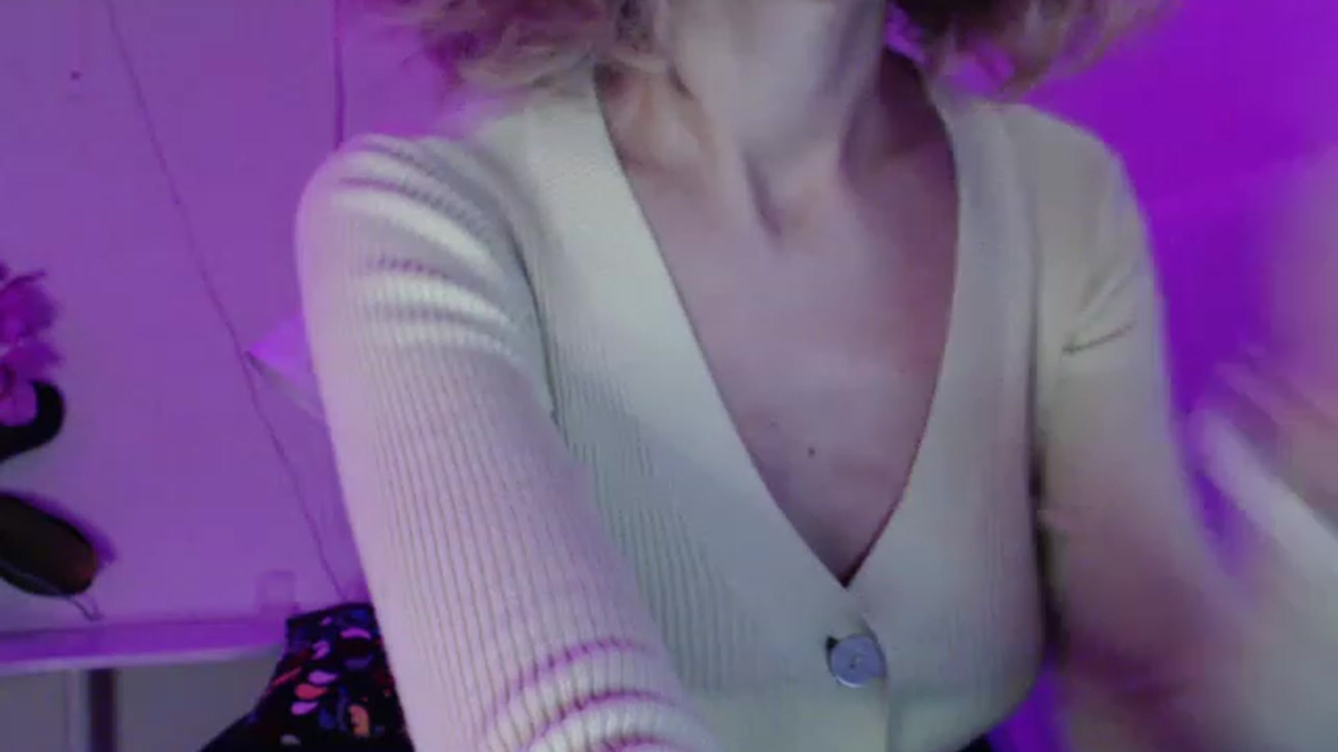 Gallery image thumbnail from Nora_Sweet's myfreecams stream on, 11/17/2022, 12:24 image 18 of 20