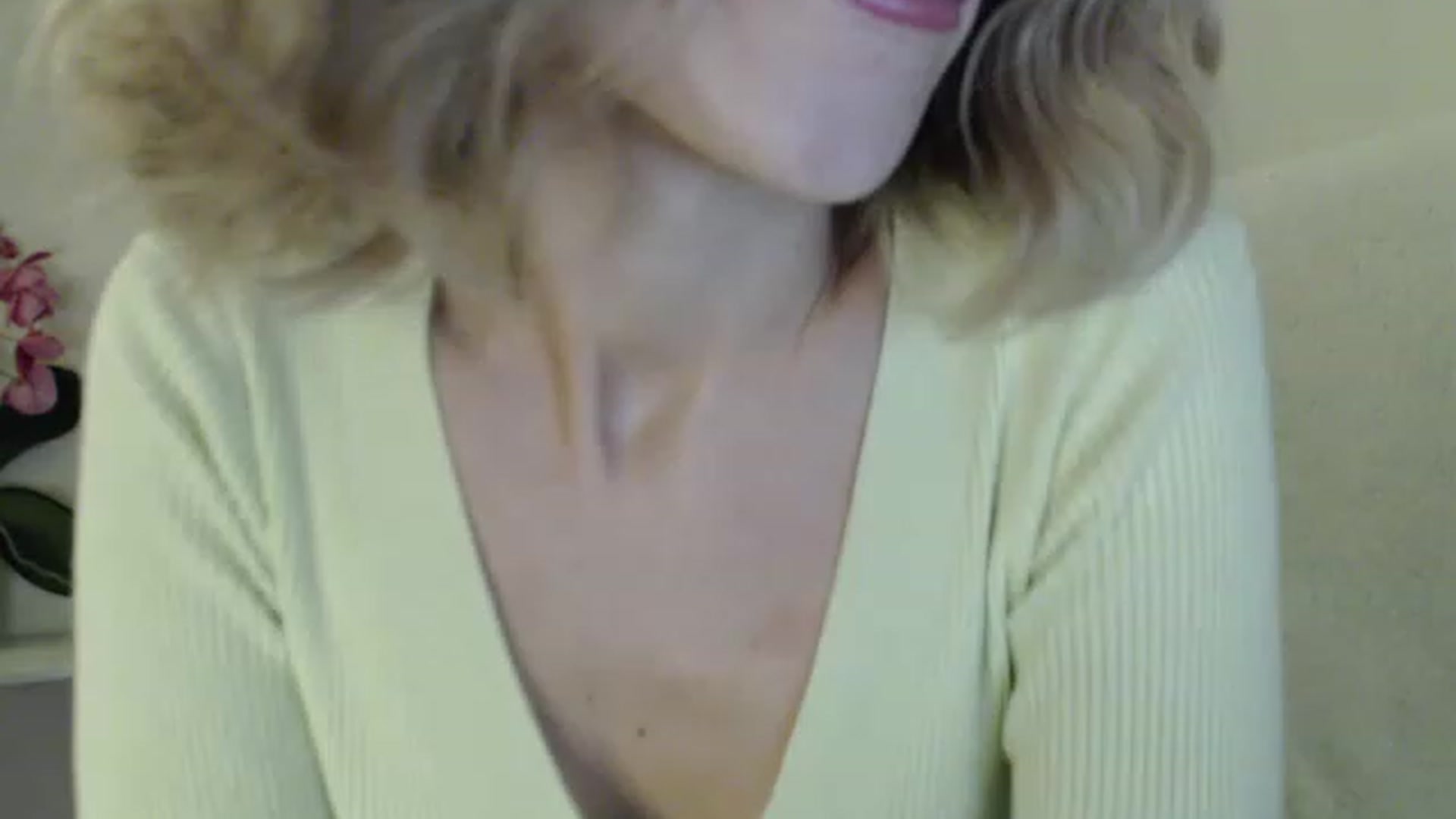 Gallery image thumbnail from Nora_Sweet's myfreecams stream on, 11/17/2022, 12:24 image 1 of 20