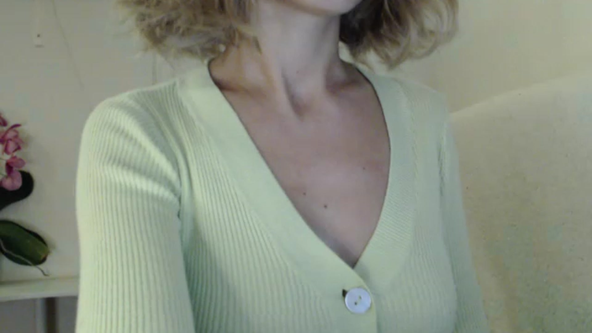 Gallery image thumbnail from Nora_Sweet's myfreecams stream on, 11/17/2022, 12:24 image 12 of 20
