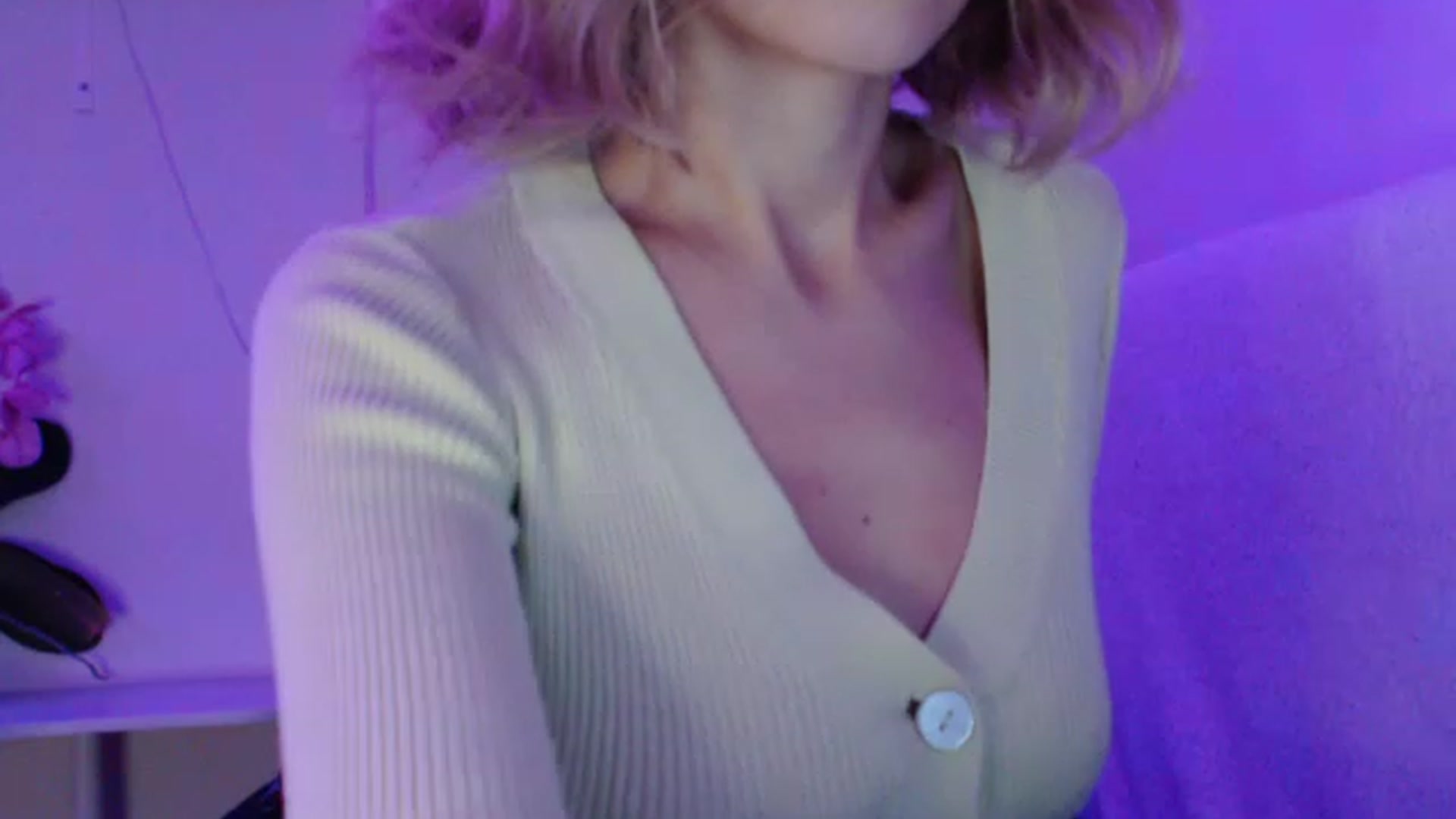 Gallery image thumbnail from Nora_Sweet's myfreecams stream on, 11/17/2022, 12:24 image 16 of 20