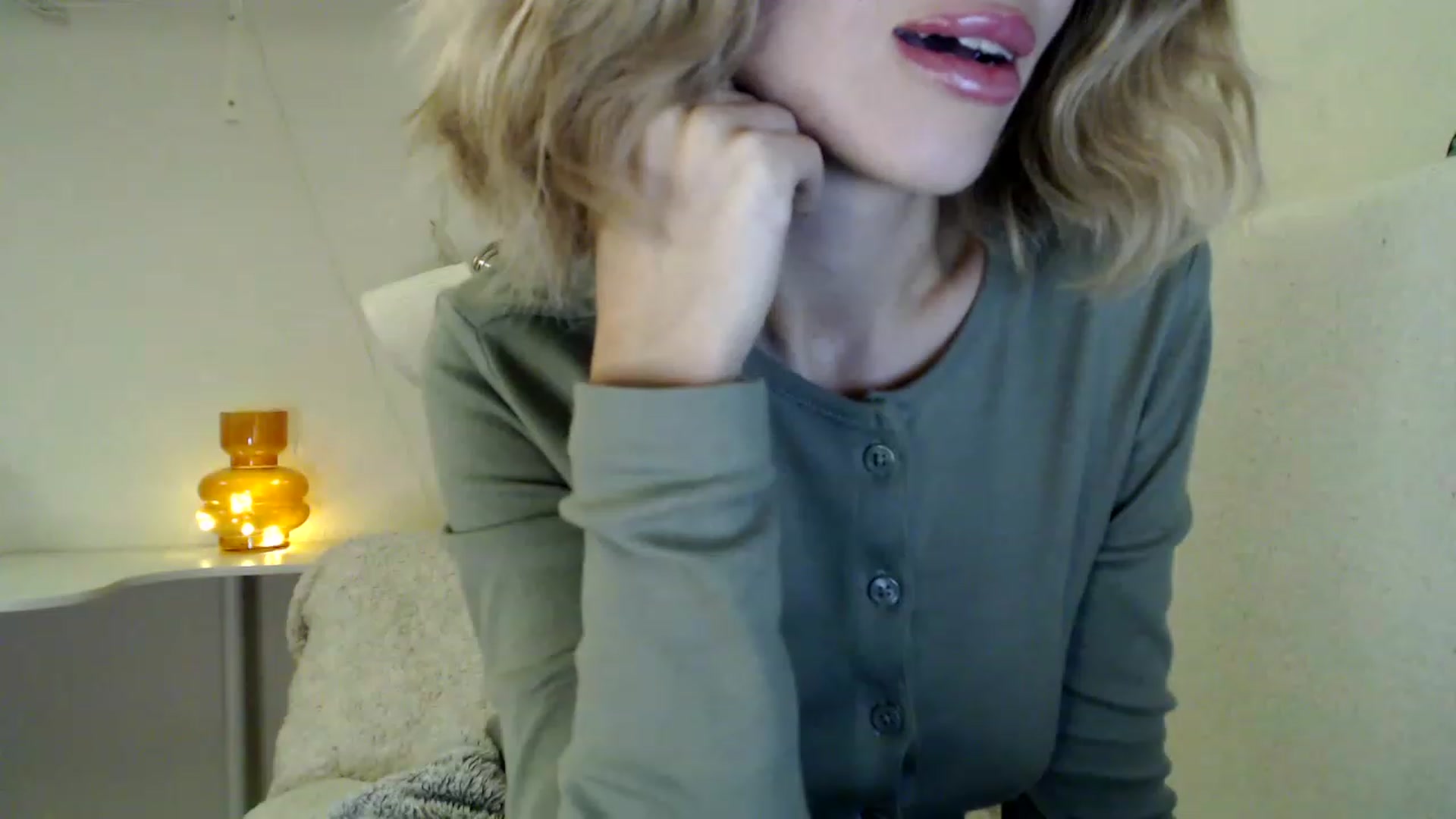 Gallery image thumbnail from Nora_Sweet's myfreecams stream on, 11/22/2022, 15:16 image 10 of 20