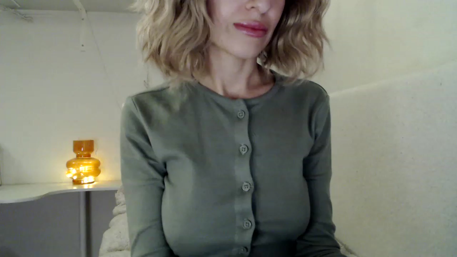 Gallery image thumbnail from Nora_Sweet's myfreecams stream on, 11/22/2022, 22:19 image 12 of 20