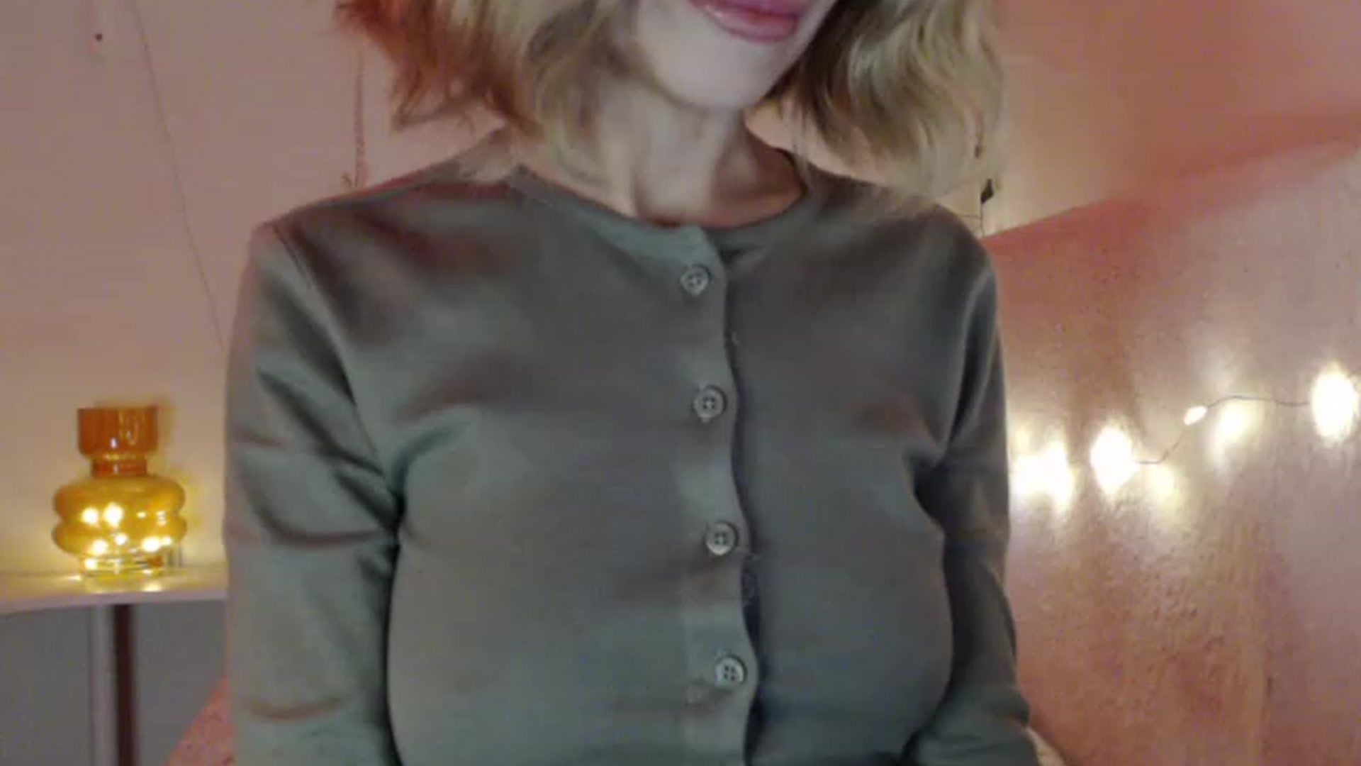 Gallery image thumbnail from Nora_Sweet's myfreecams stream on, 11/28/2022, 23:00 image 6 of 20