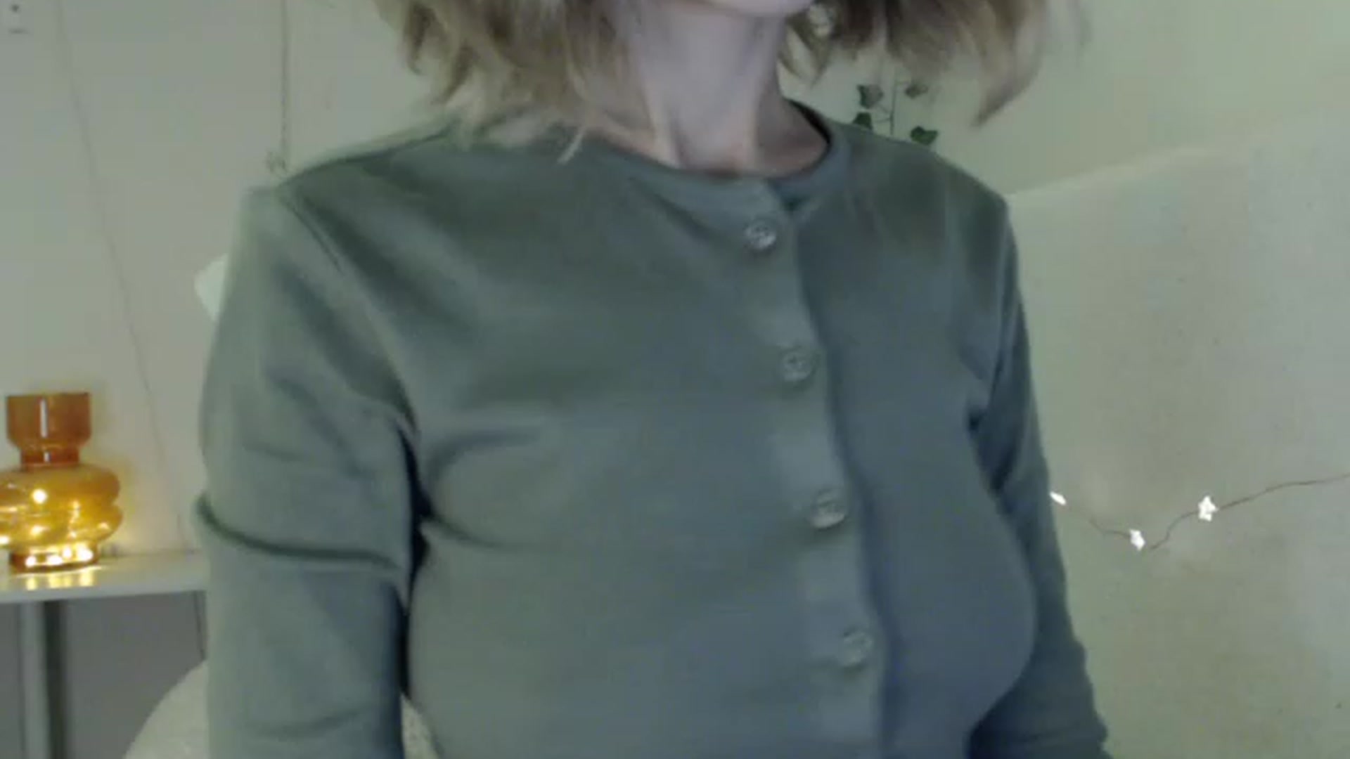 Gallery image thumbnail from Nora_Sweet's myfreecams stream on, 12/27/2022, 12:46 image 15 of 20
