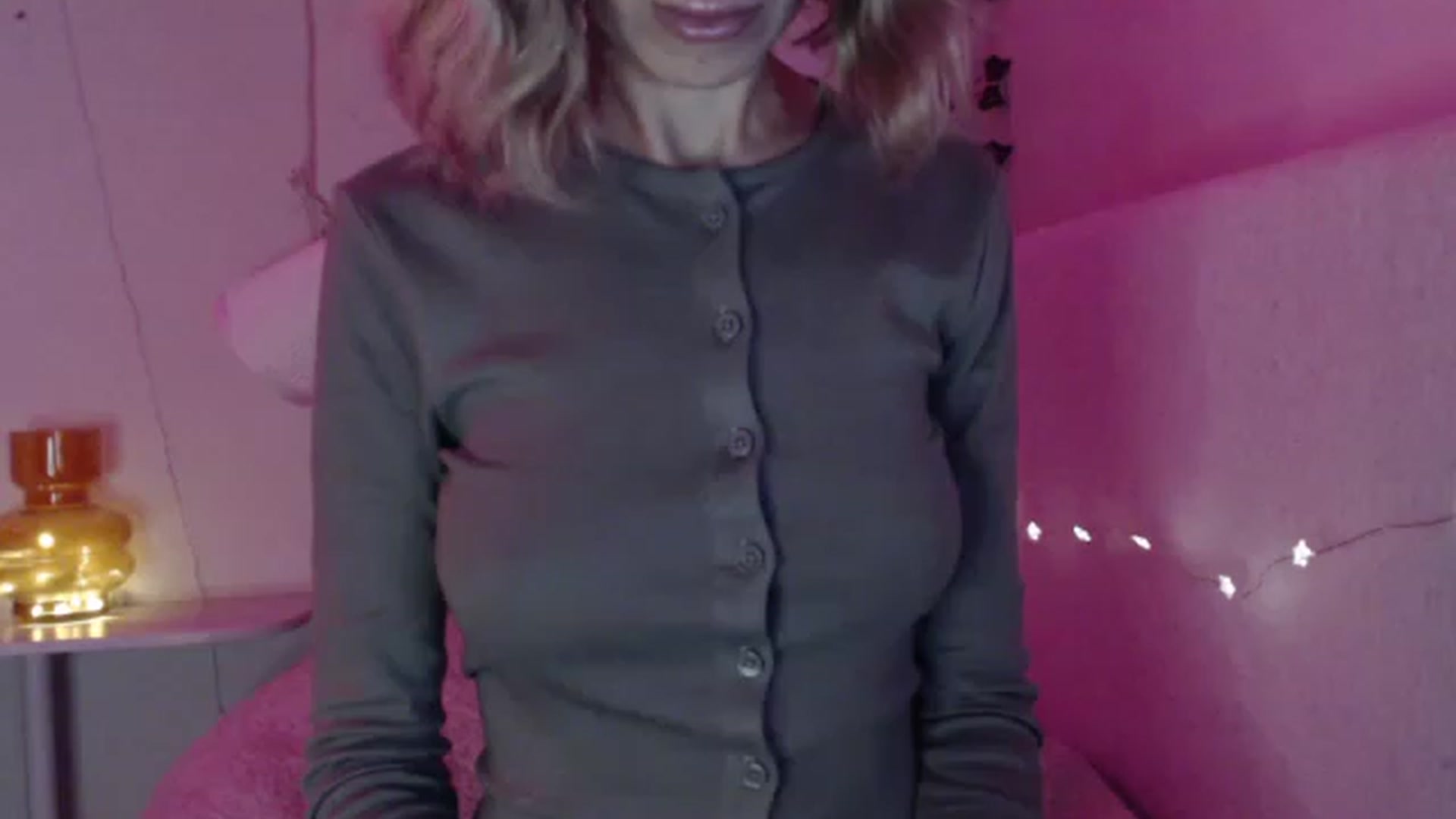 Gallery image thumbnail from Nora_Sweet's myfreecams stream on, 12/27/2022, 12:46 image 3 of 20