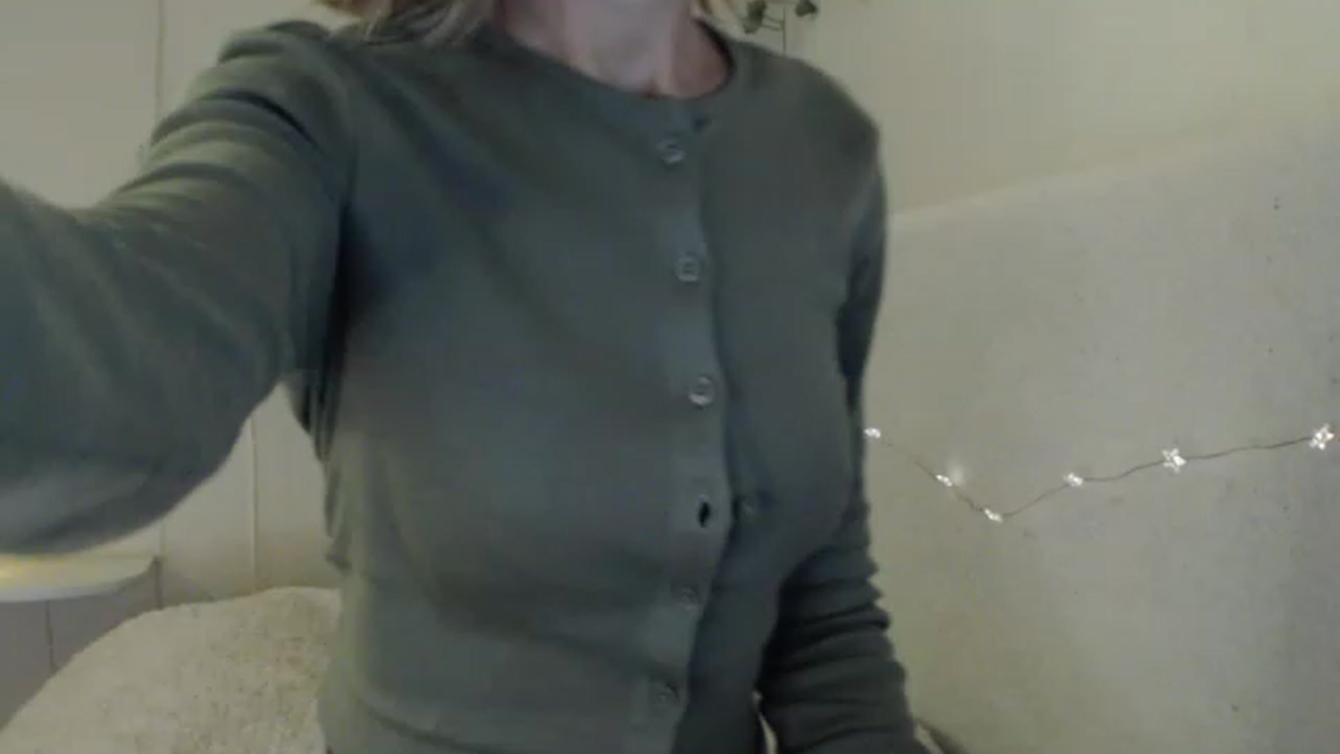 Gallery image thumbnail from Nora_Sweet's myfreecams stream on, 12/30/2022, 12:47 image 16 of 20