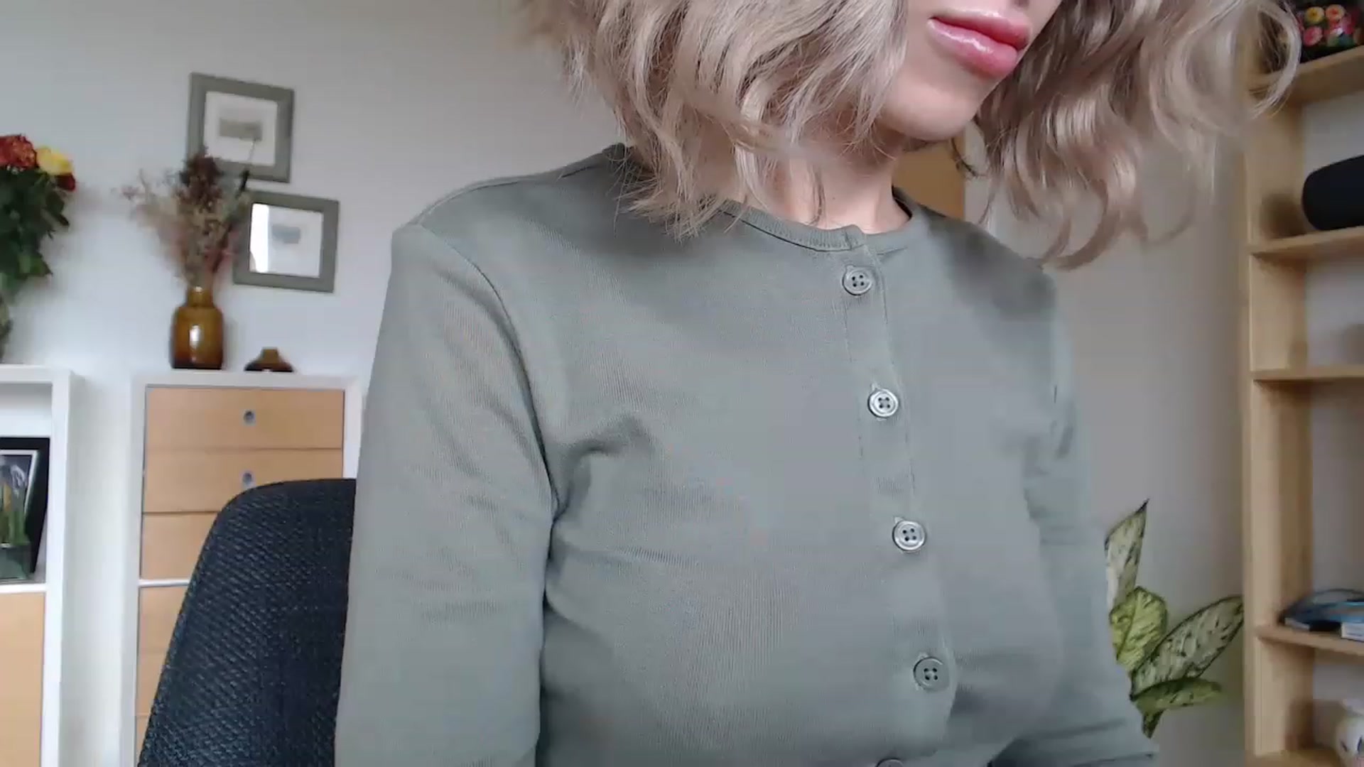 Gallery image thumbnail from Nora_Sweet's myfreecams stream on, 02/22/2023, 12:01 image 5 of 20