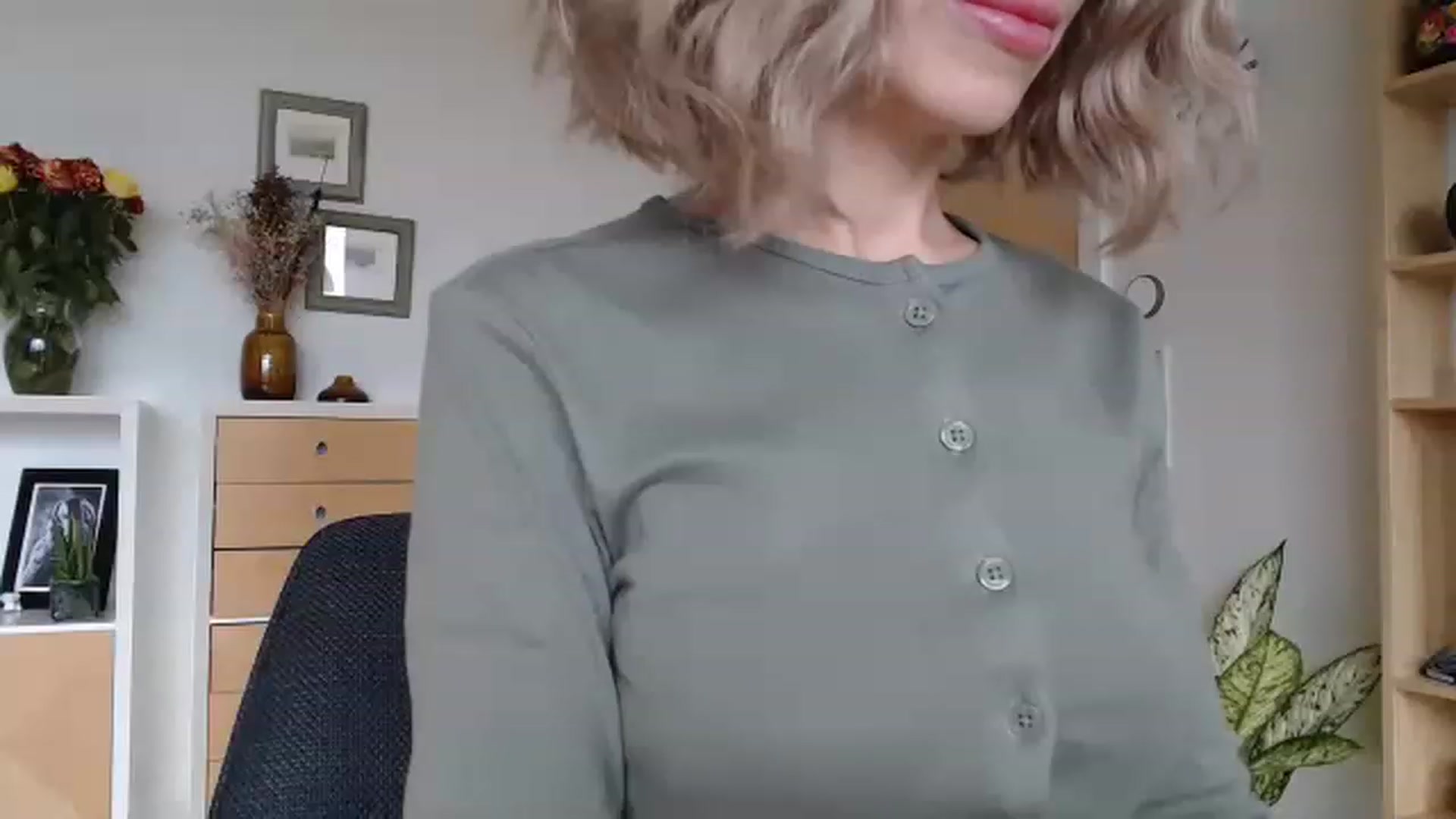 Gallery image thumbnail from Nora_Sweet's myfreecams stream on, 02/22/2023, 14:25 image 18 of 20