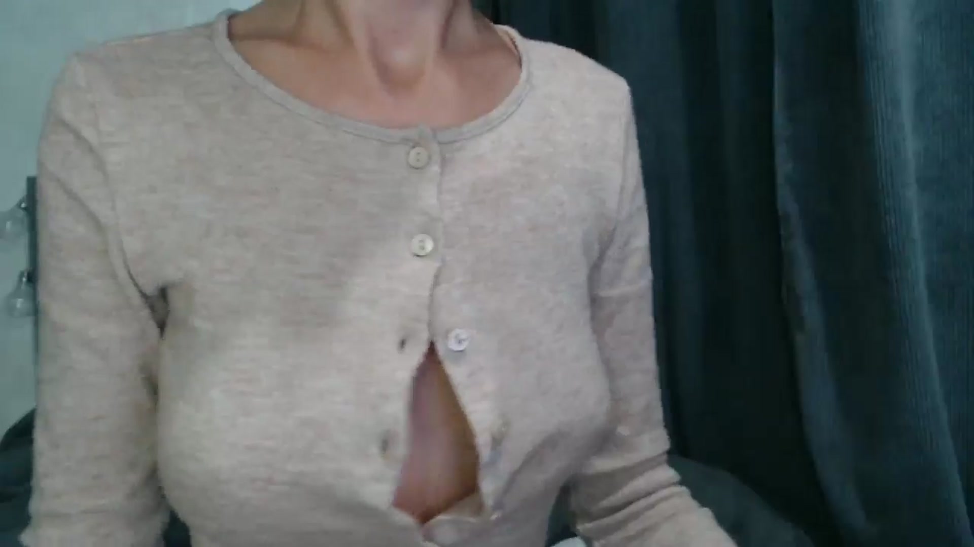 Gallery image thumbnail from Nora_Sweet's myfreecams stream on, 08/03/2024, 18:35 image 12 of 20