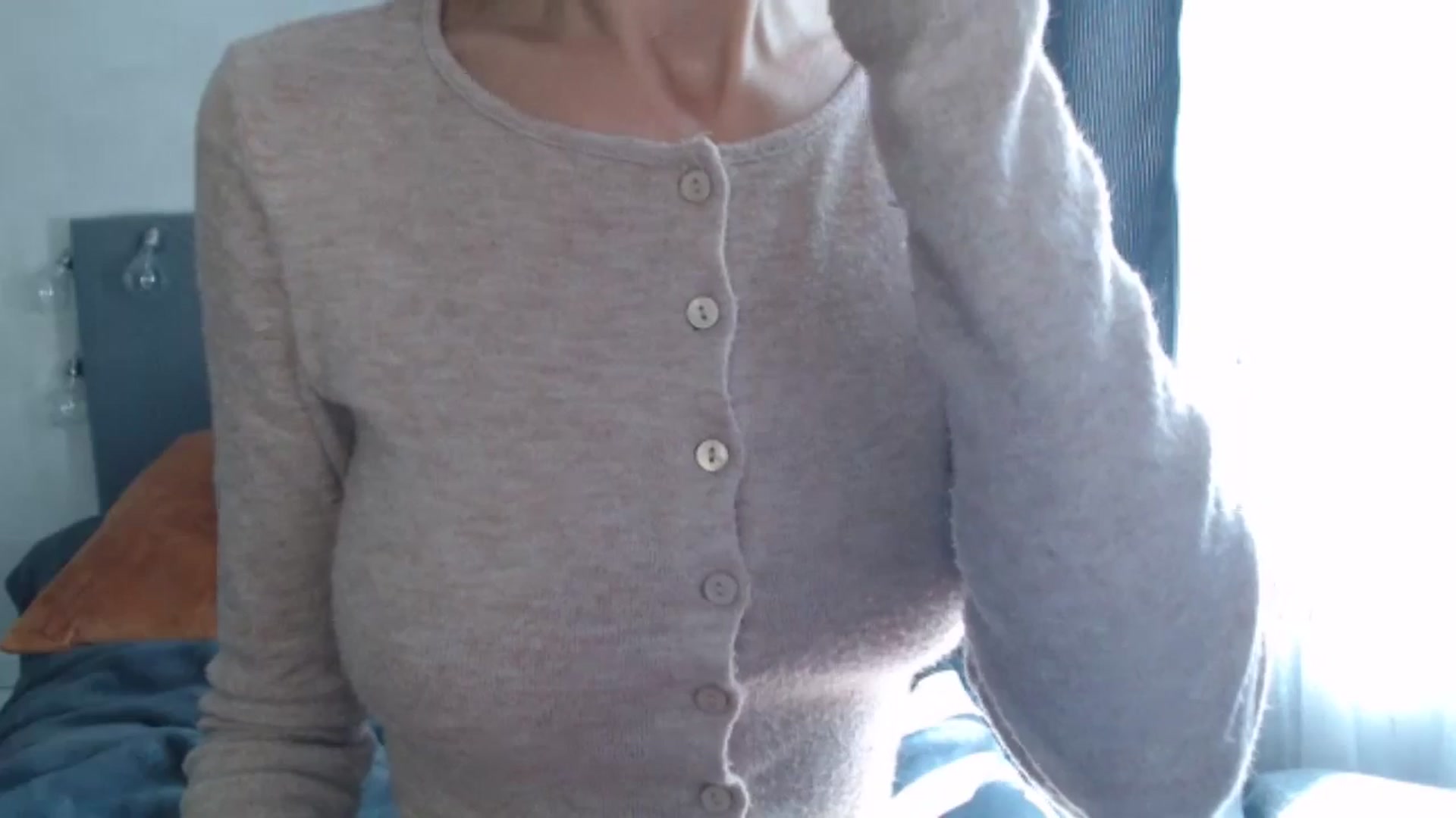Gallery image thumbnail from Nora_Sweet's myfreecams stream on, 08/12/2024, 07:19 image 8 of 20