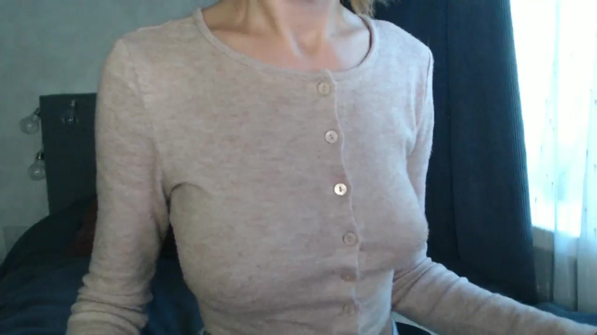 Gallery image thumbnail from Nora_Sweet's myfreecams stream on, 08/15/2024, 11:47 image 10 of 20