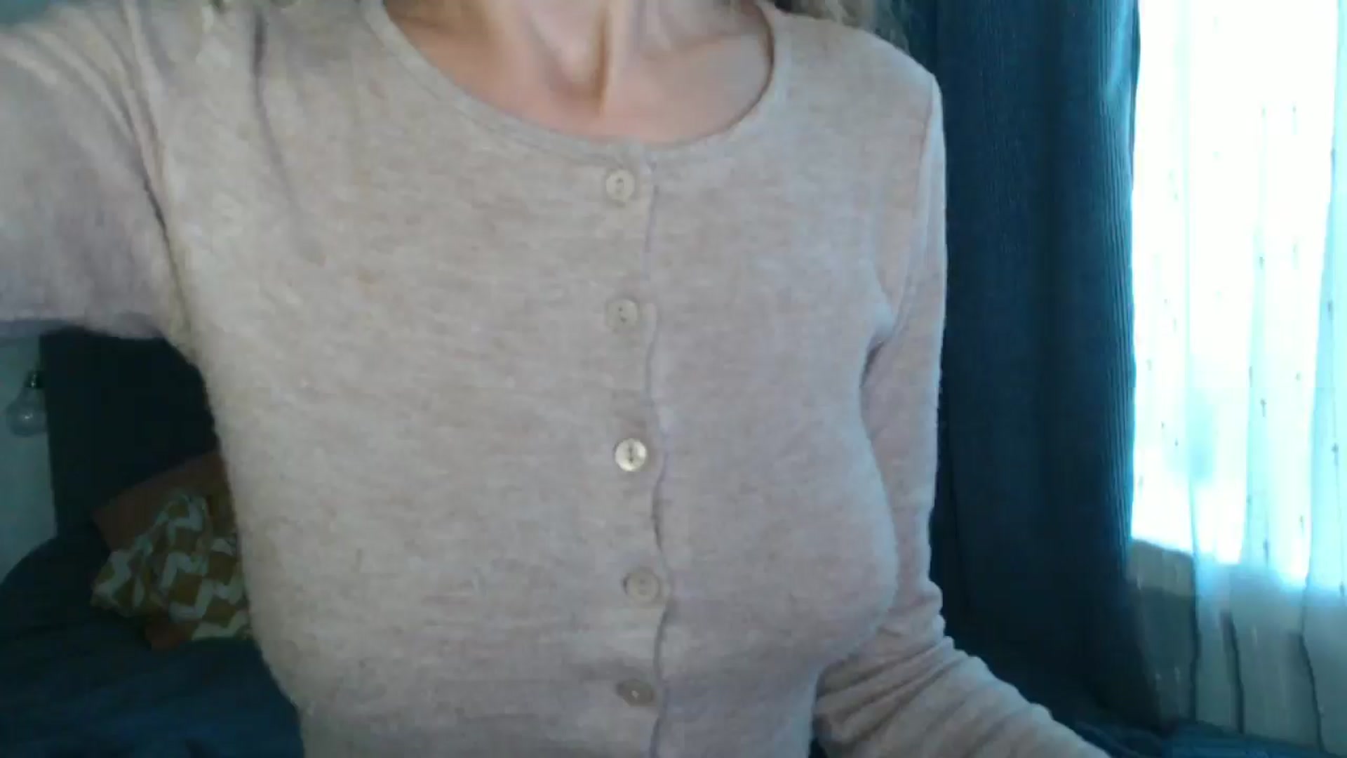 Gallery image thumbnail from Nora_Sweet's myfreecams stream on, 08/18/2024, 10:50 image 16 of 20