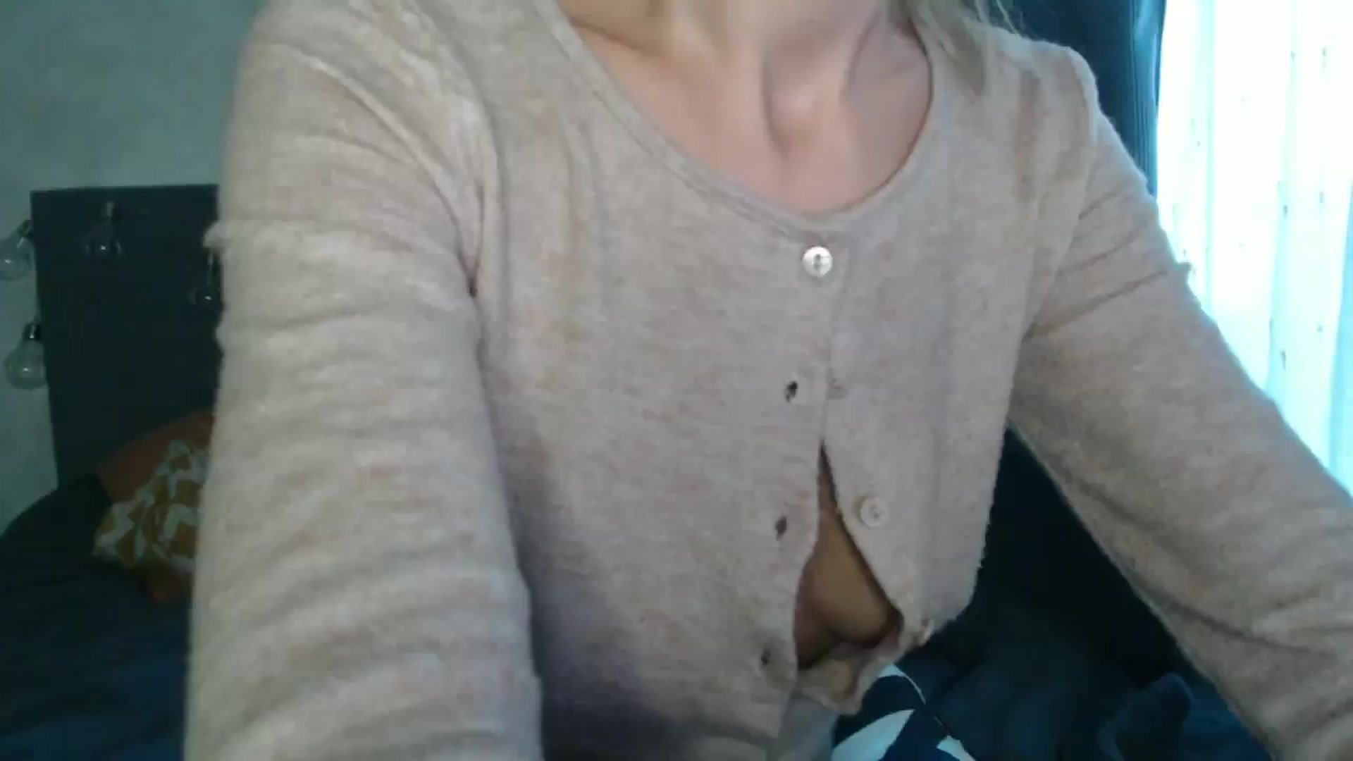 Gallery image thumbnail from Nora_Sweet's myfreecams stream on, 08/18/2024, 11:13 image 8 of 20