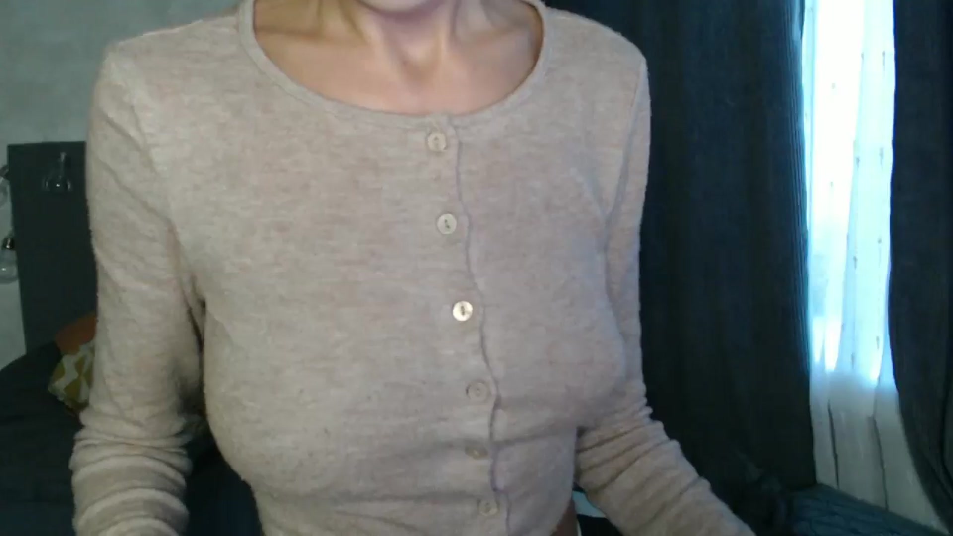 Gallery image thumbnail from Nora_Sweet's myfreecams stream on, 08/18/2024, 13:08 image 12 of 20