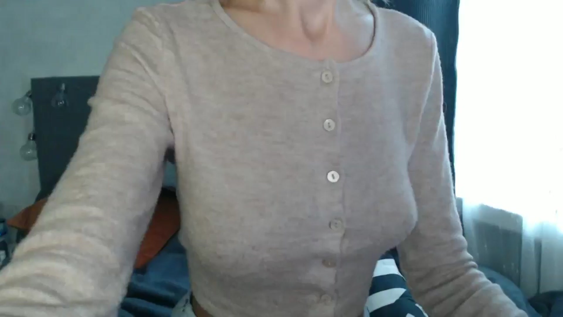 Gallery image thumbnail from Nora_Sweet's myfreecams stream on, 08/21/2024, 08:08 image 18 of 20
