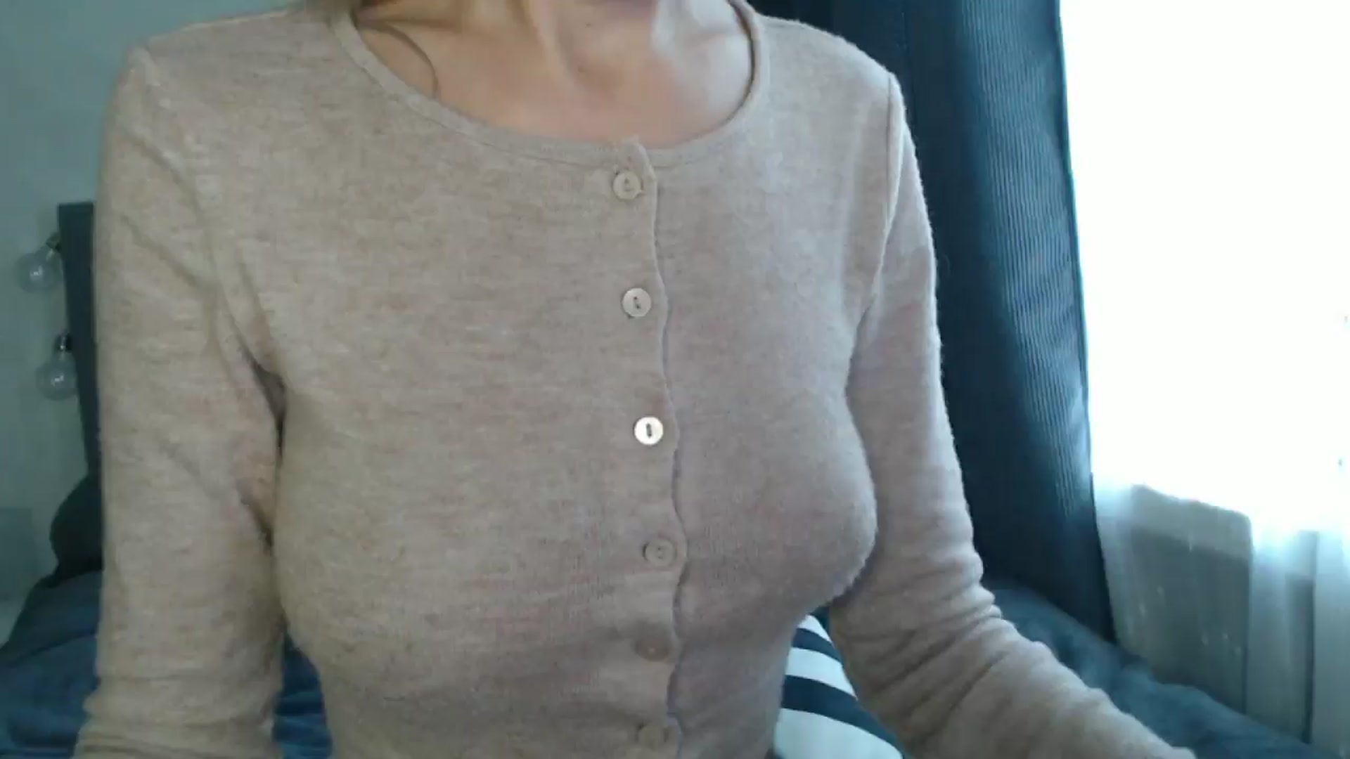 Gallery image thumbnail from Nora_Sweet's myfreecams stream on, 08/22/2024, 09:06 image 7 of 20