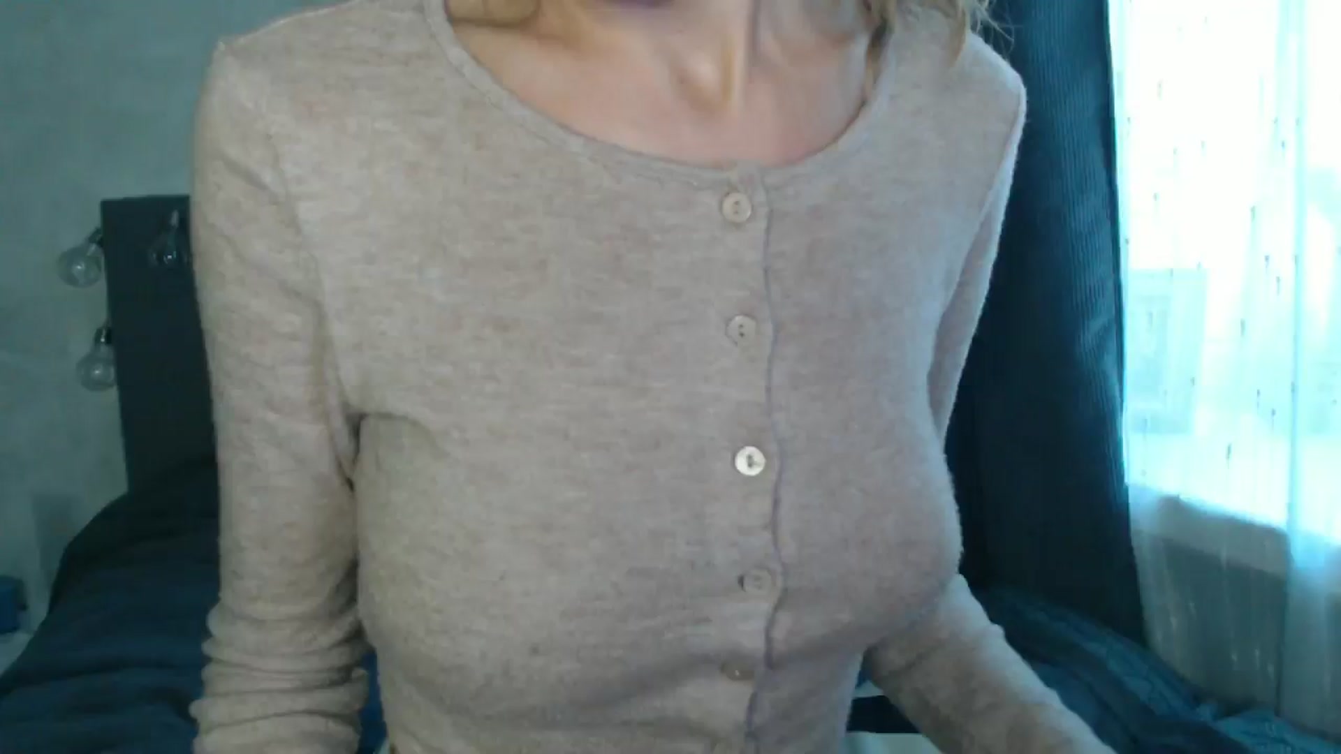 Gallery image thumbnail from Nora_Sweet's myfreecams stream on, 08/23/2024, 11:11 image 19 of 20