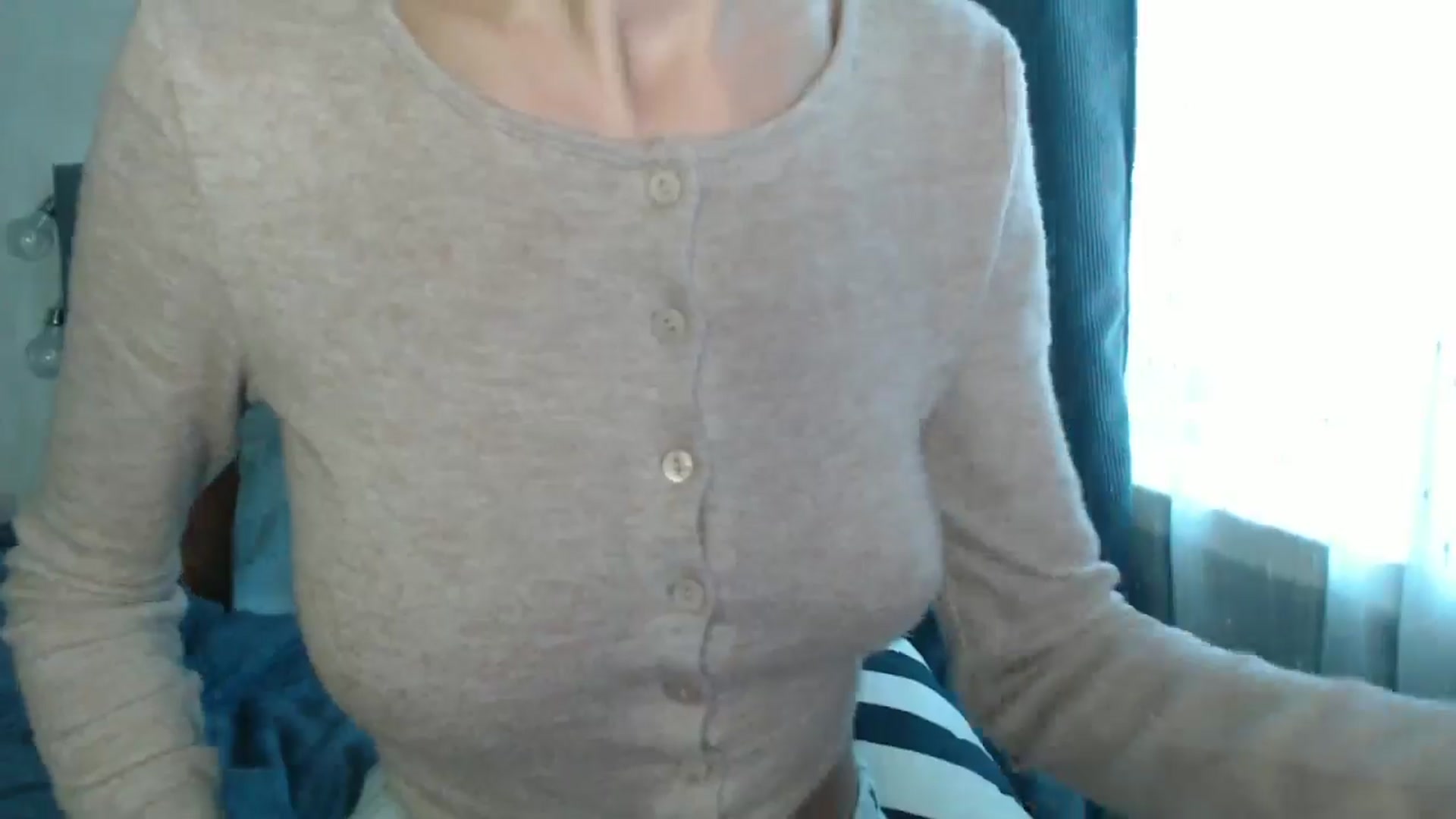 Gallery image thumbnail from Nora_Sweet's myfreecams stream on, 08/25/2024, 09:47 image 6 of 20