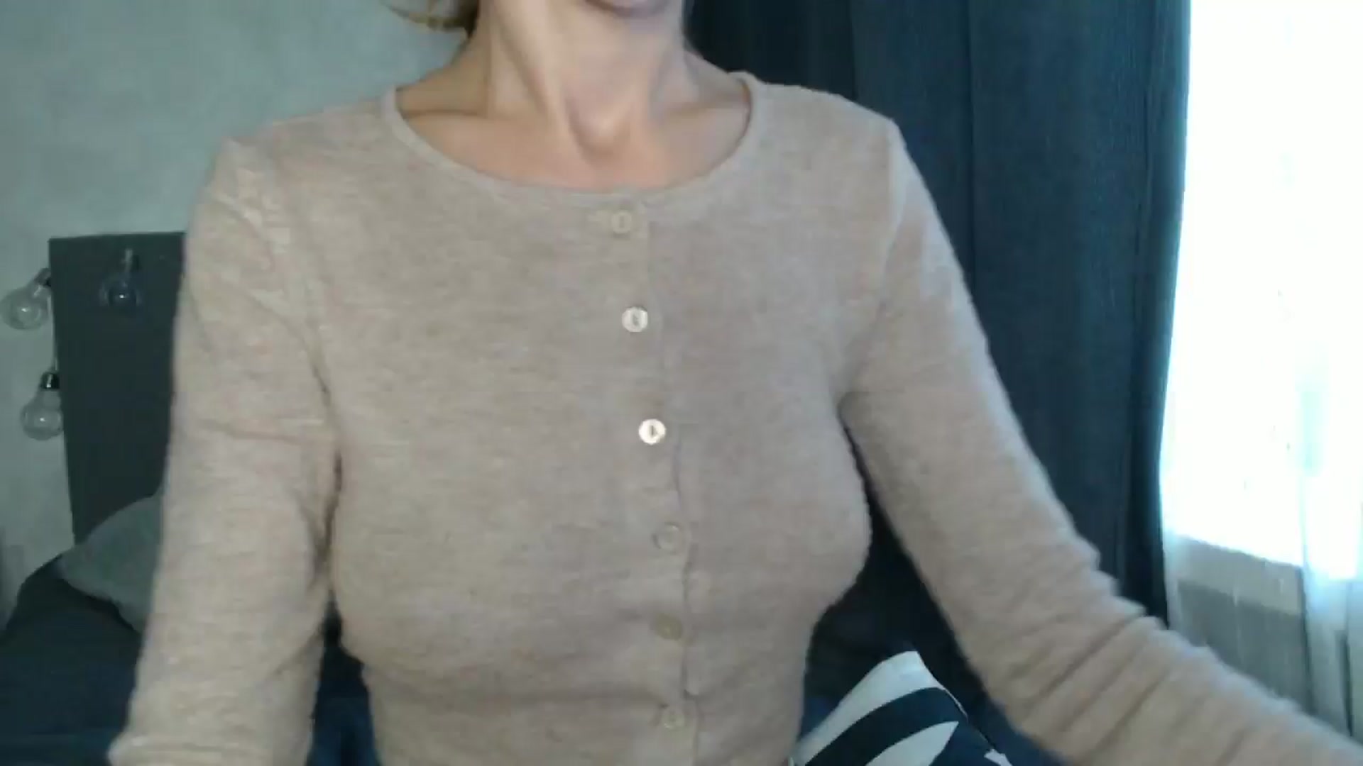 Gallery image thumbnail from Nora_Sweet's myfreecams stream on, 08/28/2024, 12:40 image 7 of 20