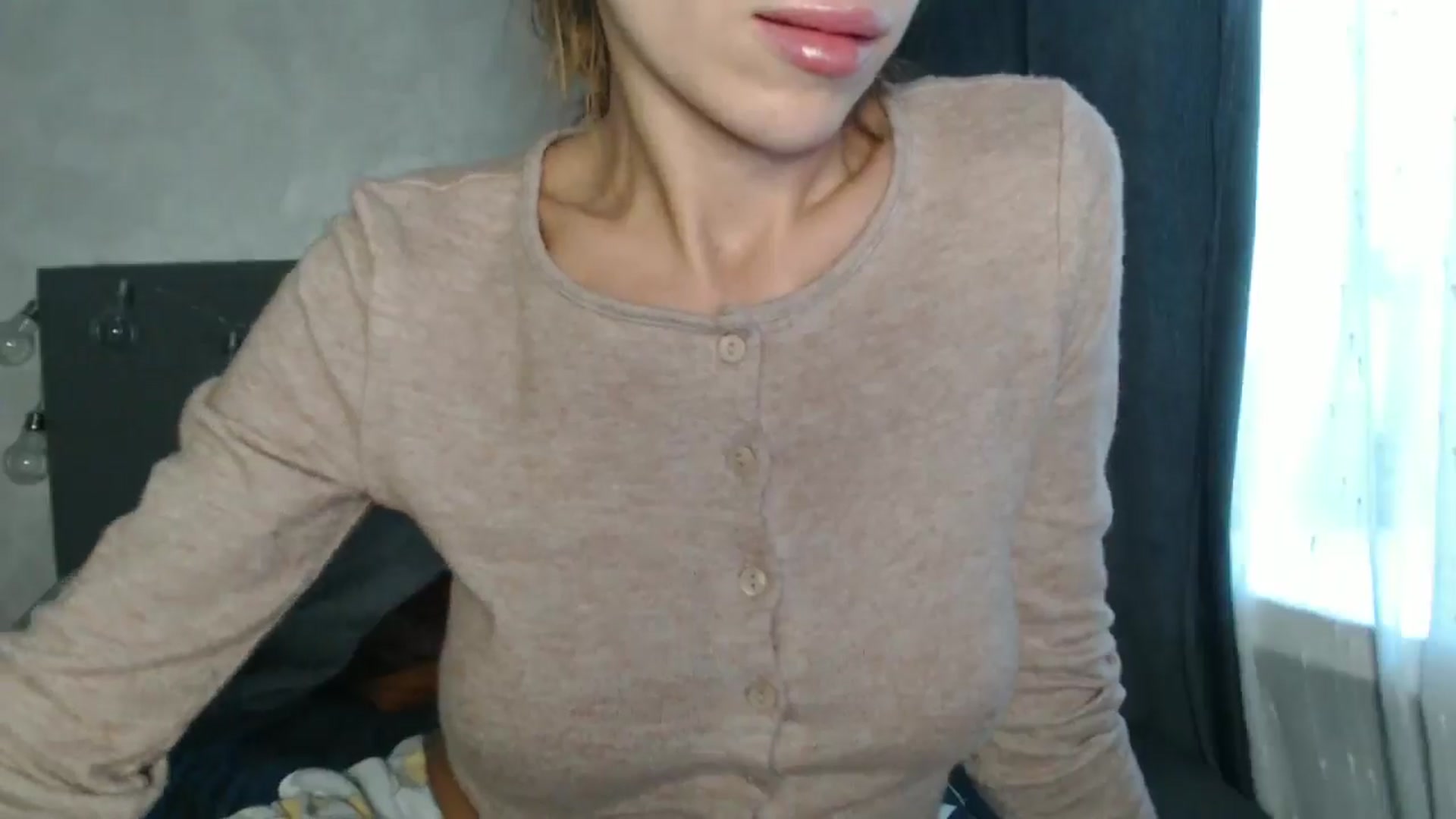 Gallery image thumbnail from Nora_Sweet's myfreecams stream on, 08/28/2024, 13:21 image 12 of 20