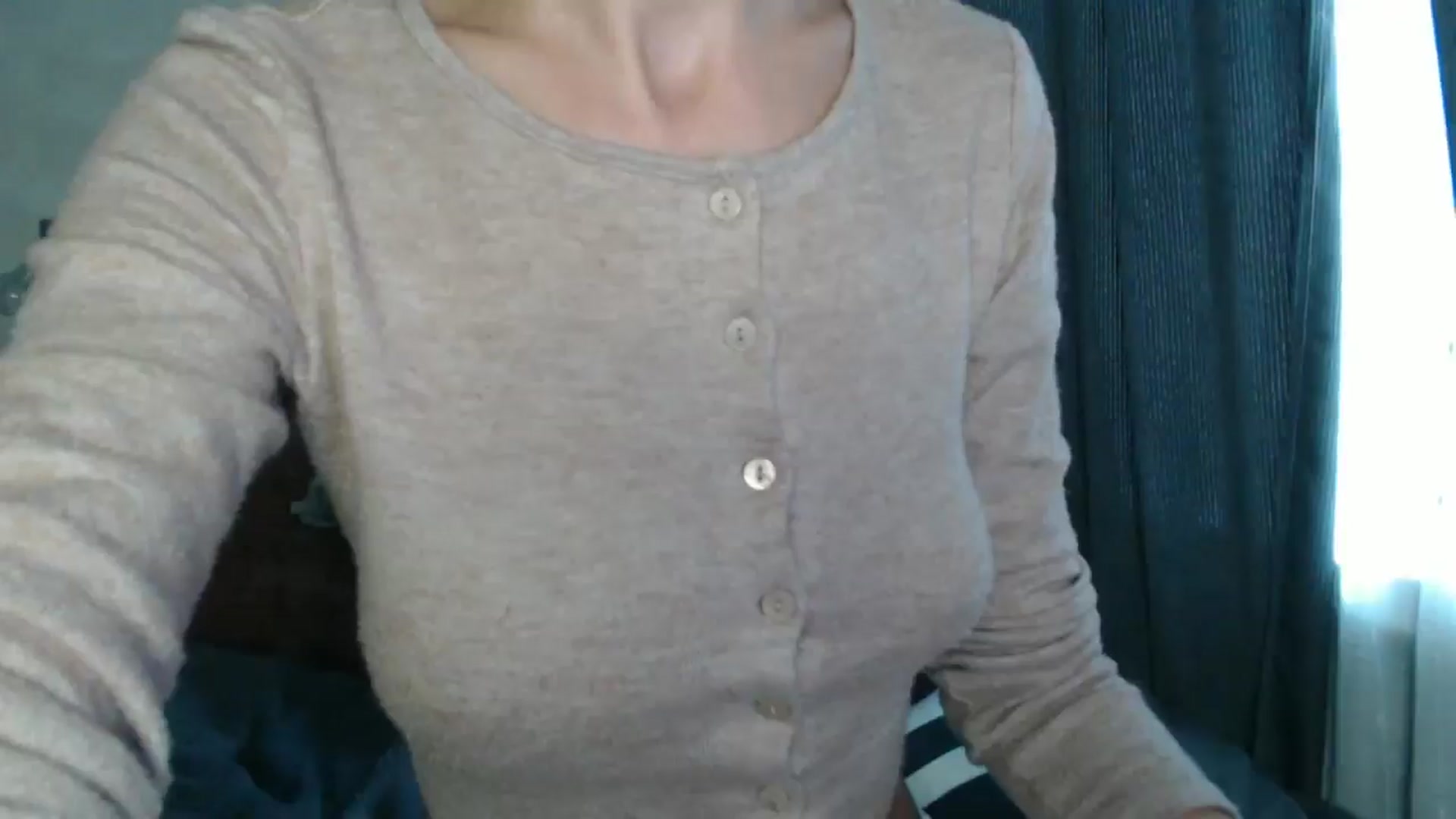 Gallery image thumbnail from Nora_Sweet's myfreecams stream on, 08/29/2024, 09:15 image 16 of 20
