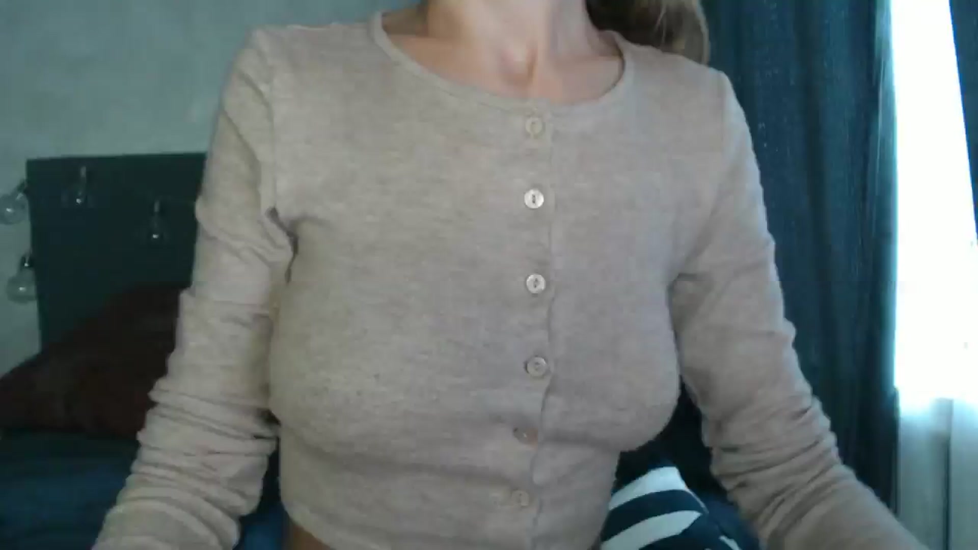 Gallery image thumbnail from Nora_Sweet's myfreecams stream on, 08/29/2024, 09:15 image 18 of 20