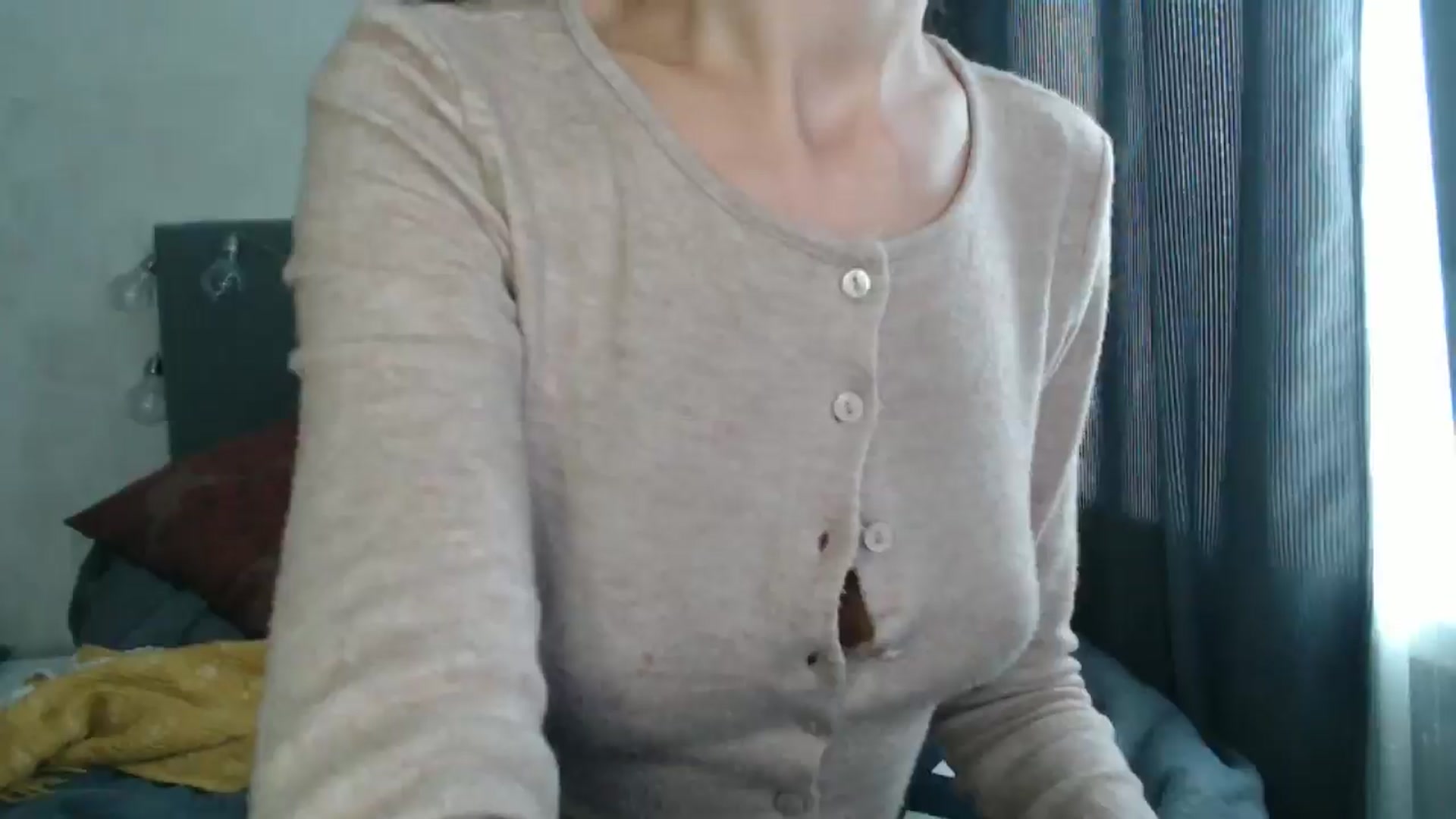 Gallery image thumbnail from Nora_Sweet's myfreecams stream on, 10/06/2024, 08:08 image 12 of 20