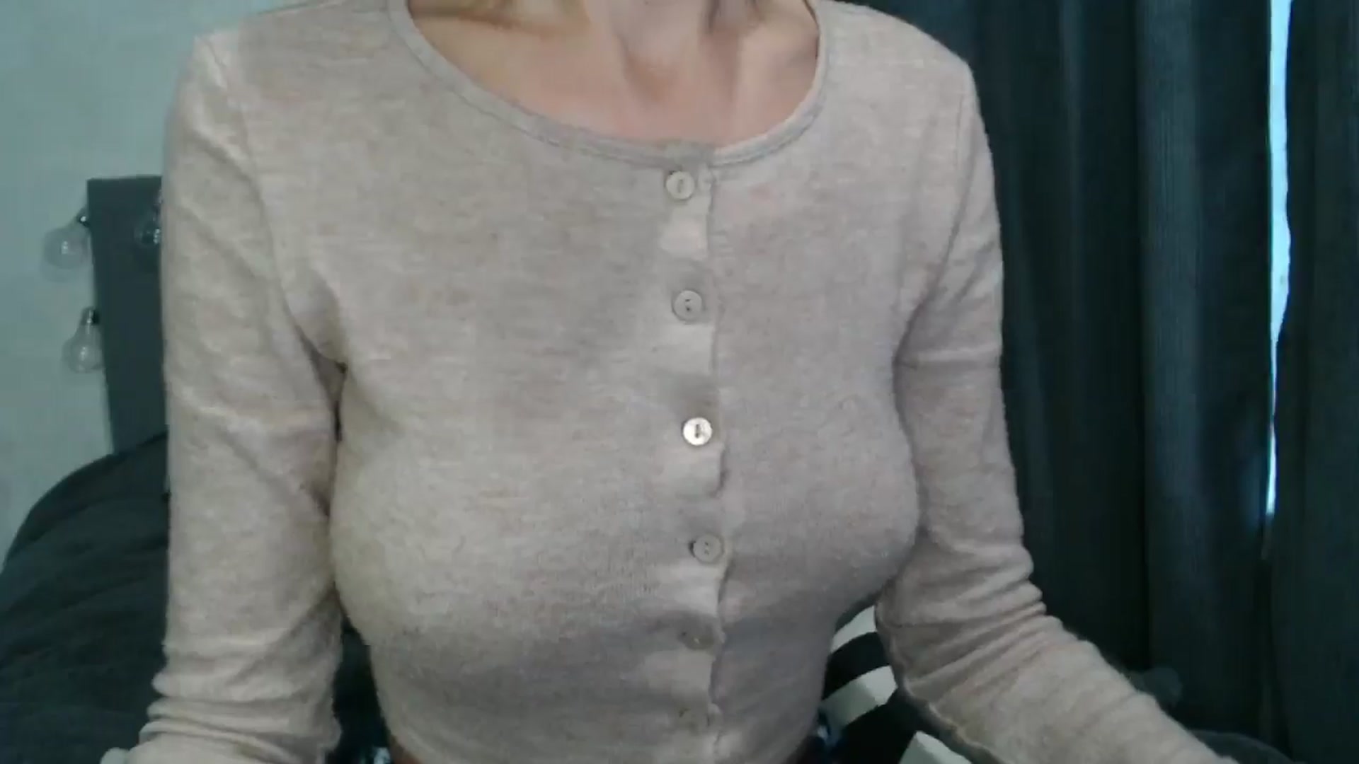 Gallery image thumbnail from Nora_Sweet's myfreecams stream on, 10/07/2024, 12:14 image 13 of 20